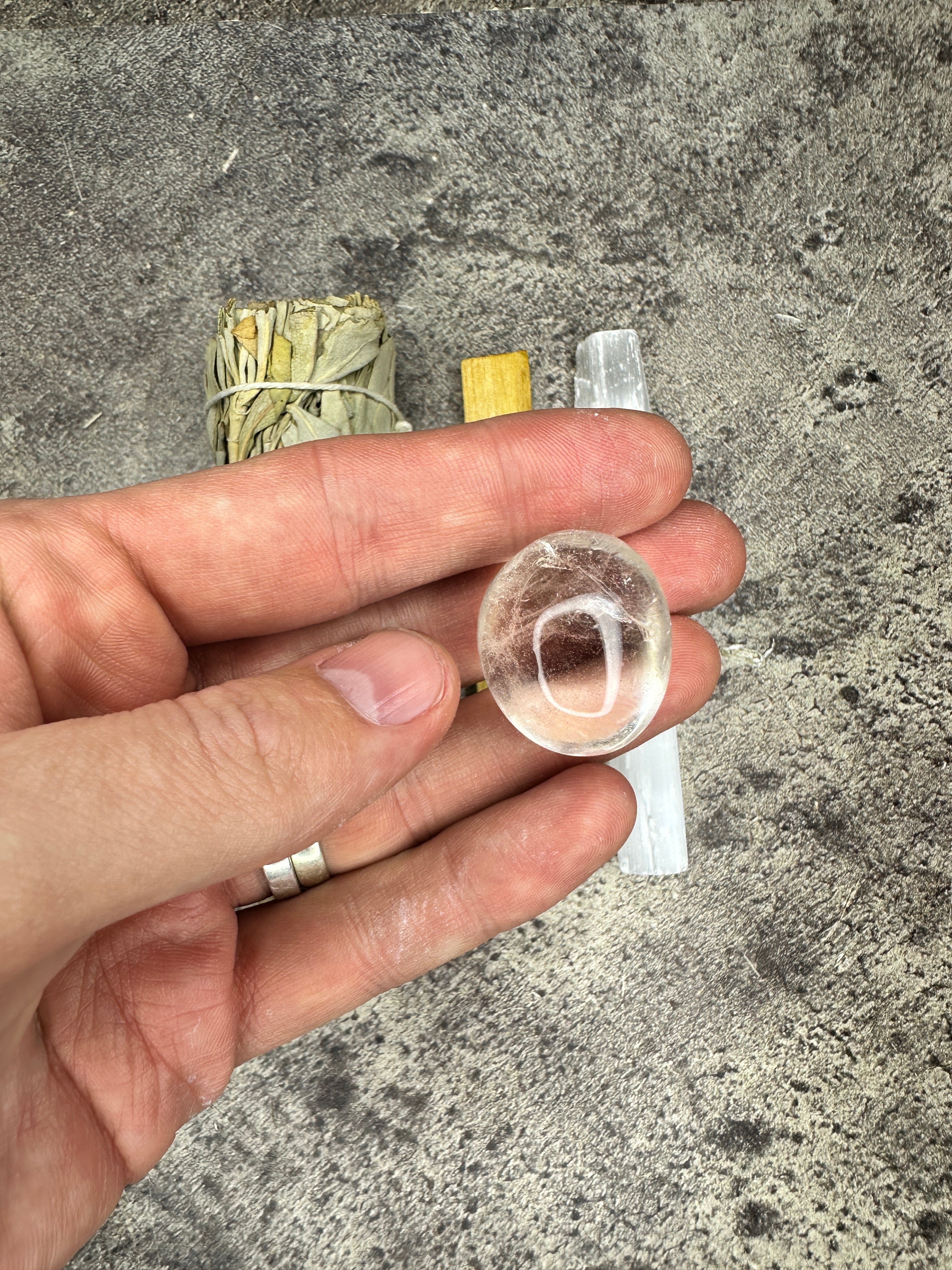 Smudge kit - Sage, Palo Santo, Selenite and Clear Quartz