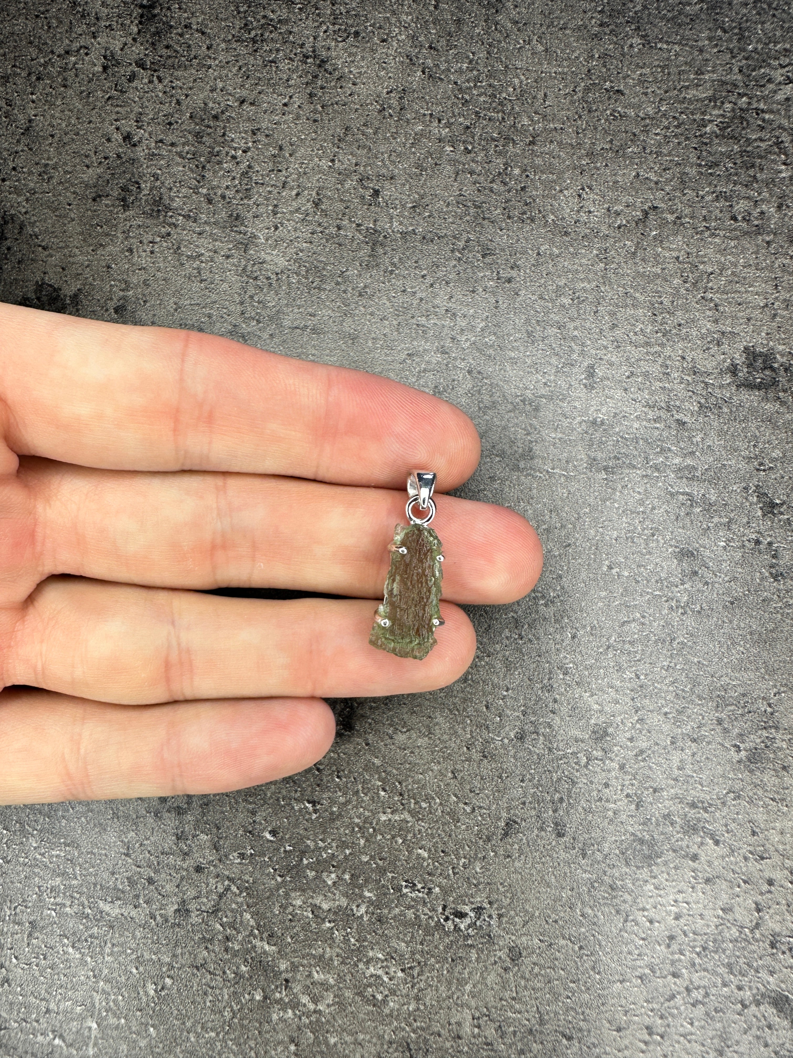 Moldavite - Necklace pendant - Rough