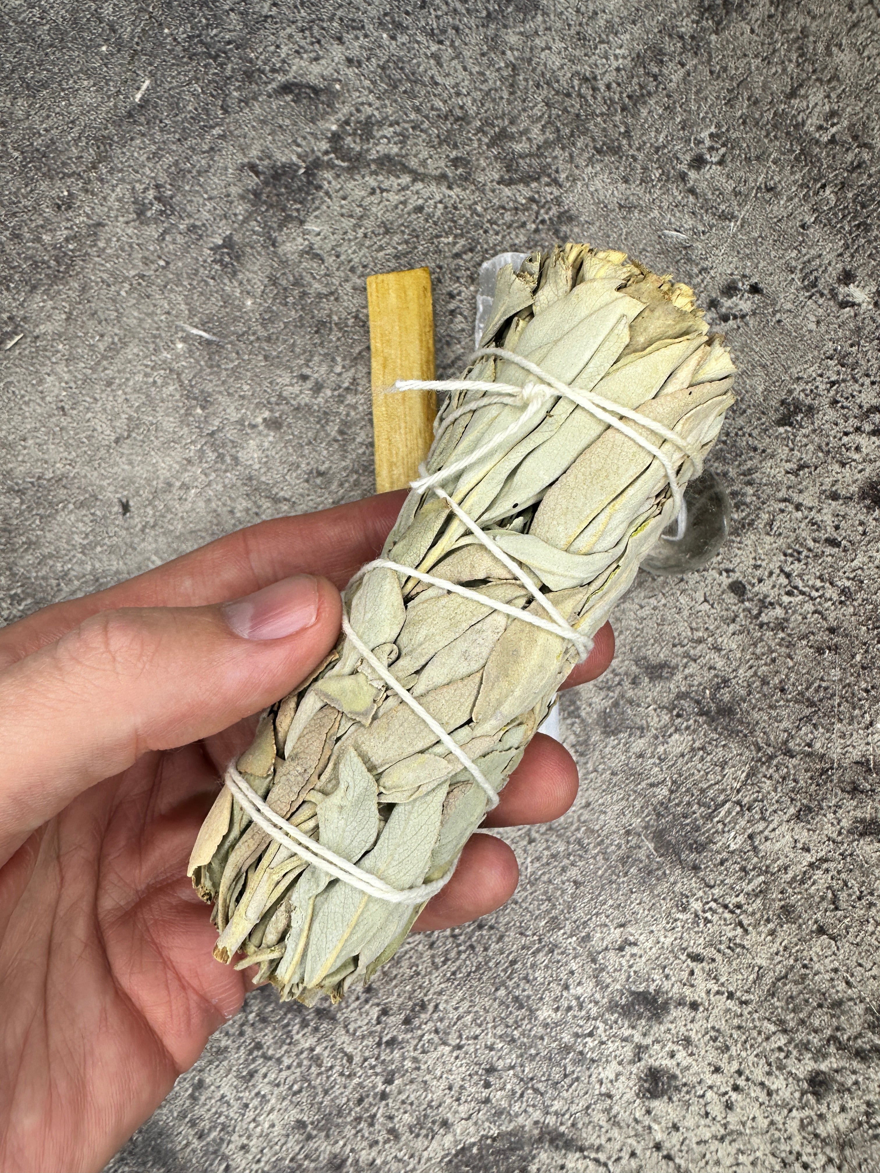 Smudge kit - Sage, Palo Santo, Selenite and Clear Quartz