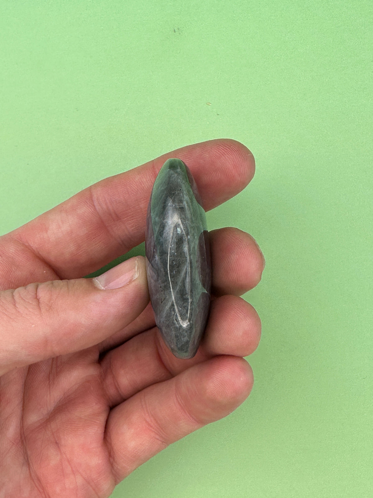 Labradorite - Flashy palm stone