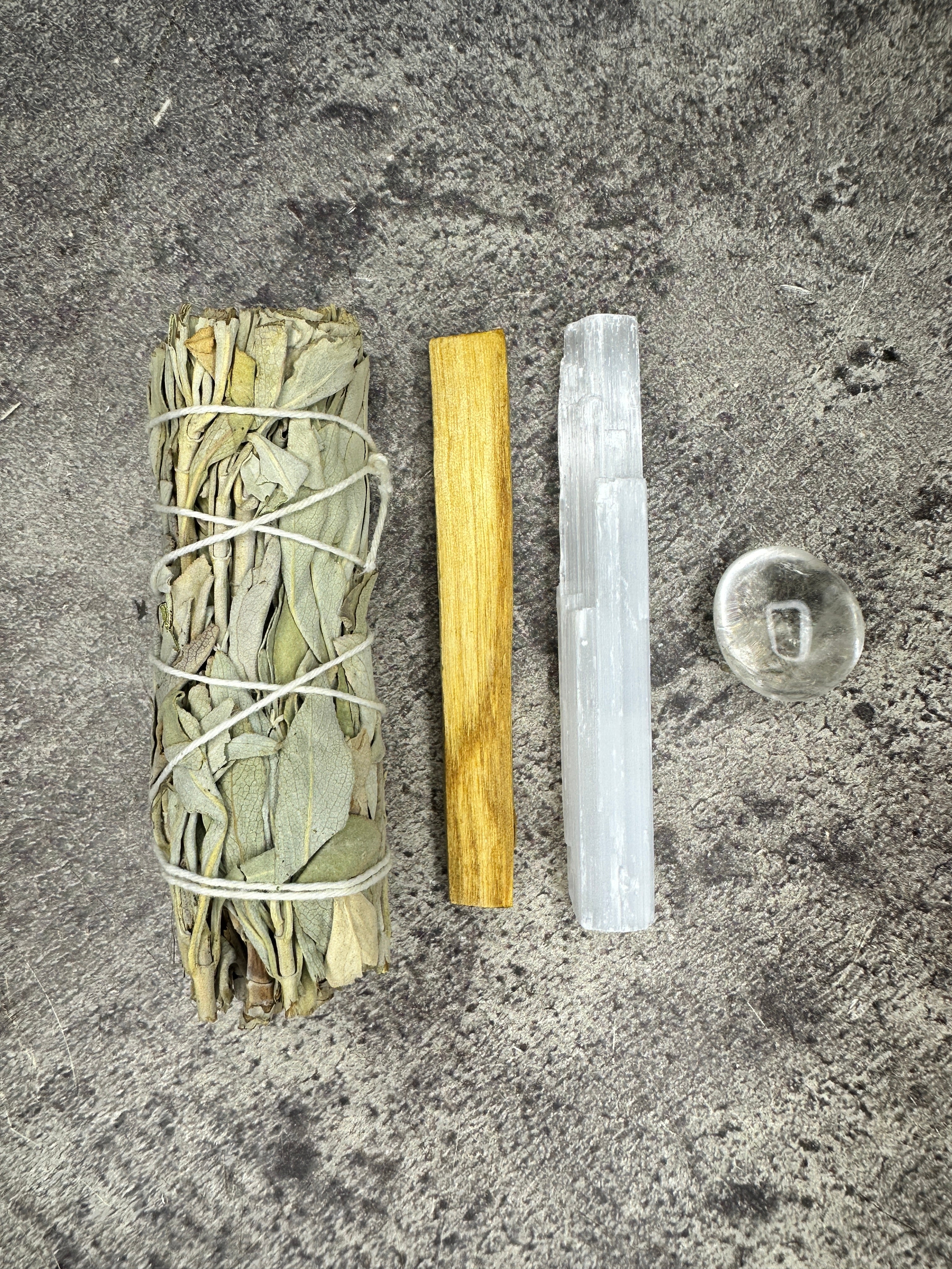 Smudge kit - Sage, Palo Santo, Selenite and Clear Quartz