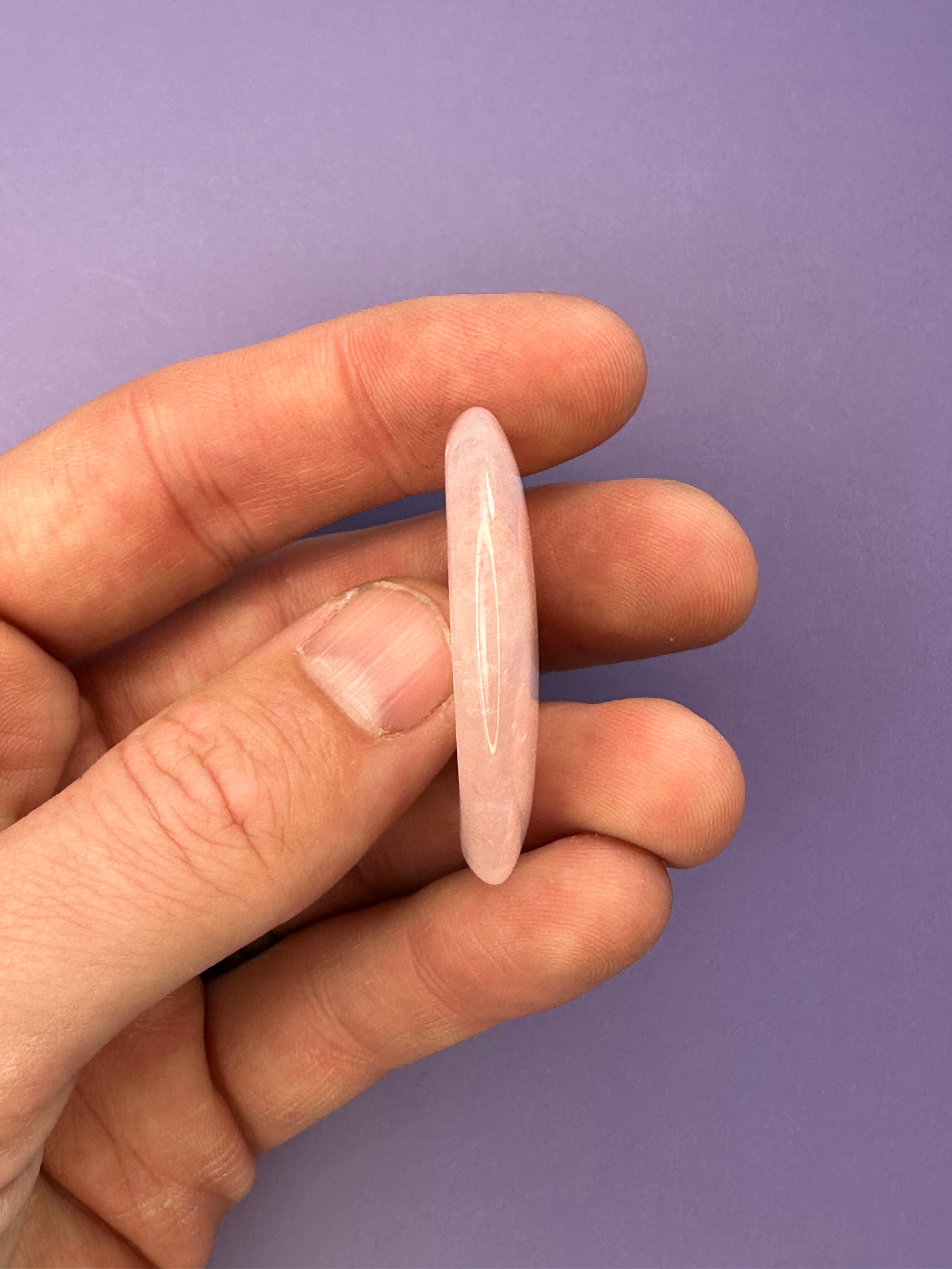 Rose quartz - Heart thumbstone