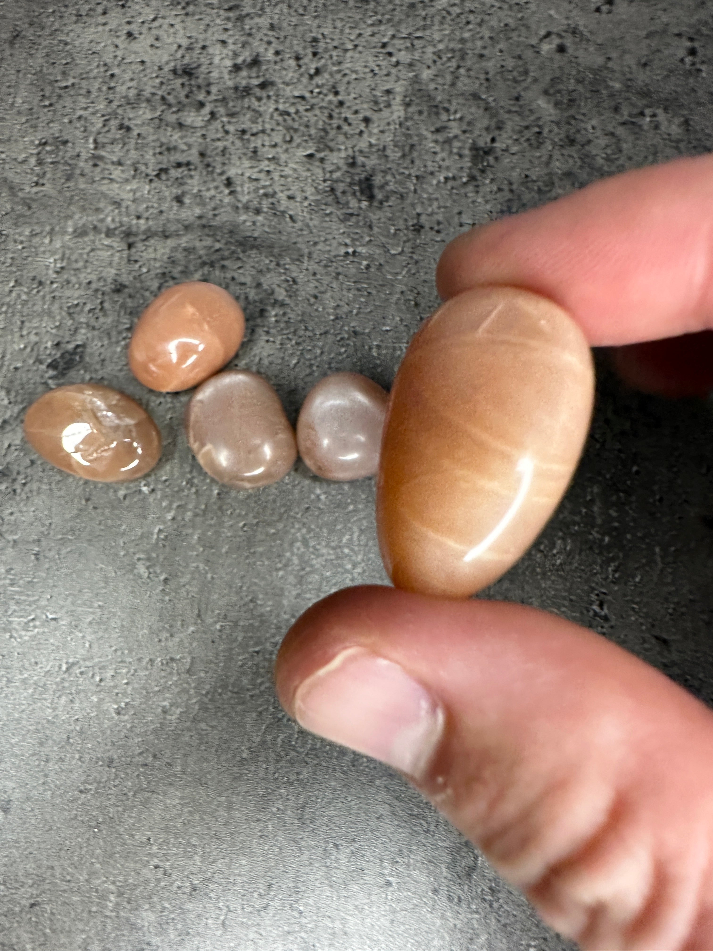 Peach moonstone - Tumblestone