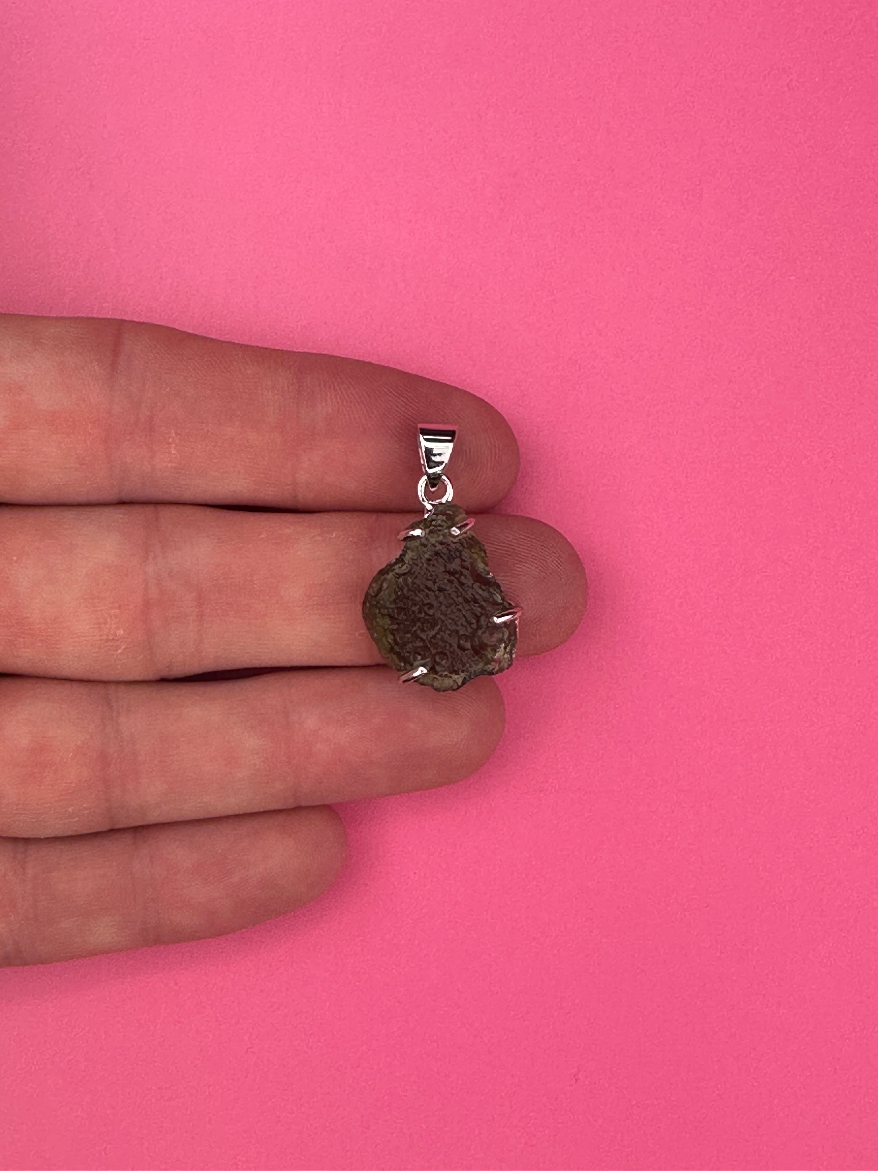 Moldavite - Necklace pendant - Rough
