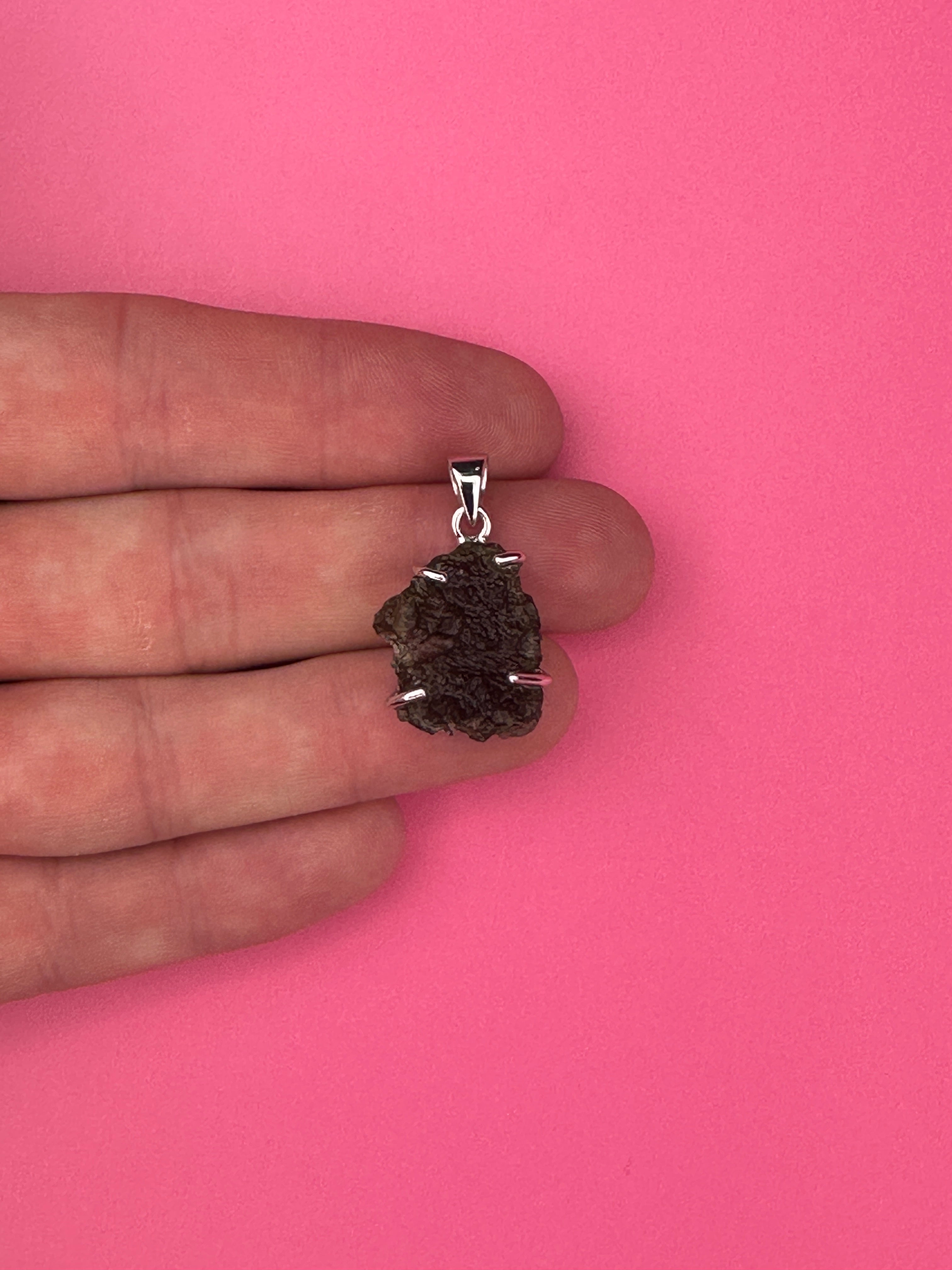 Moldavite - Necklace pendant - Rough