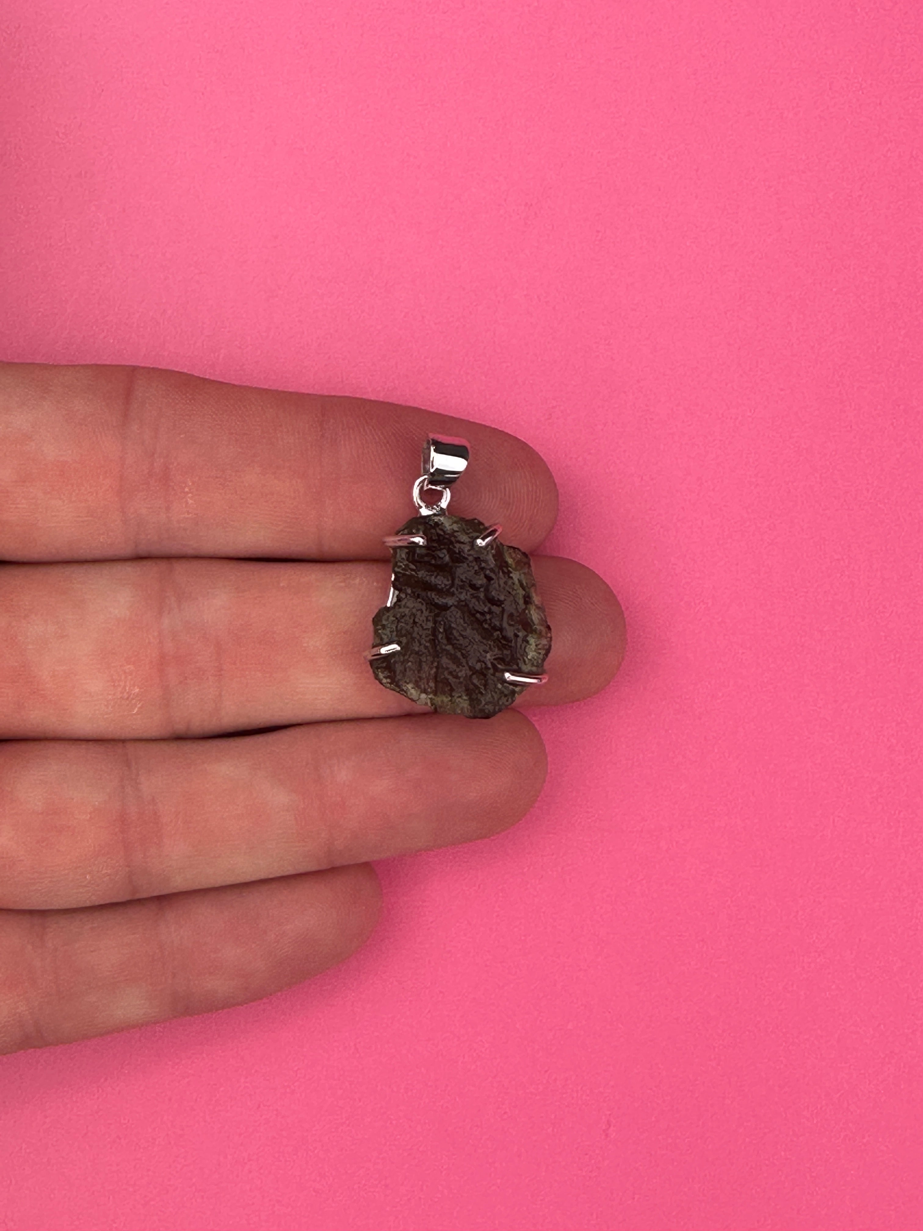Moldavite - Necklace pendant - Rough