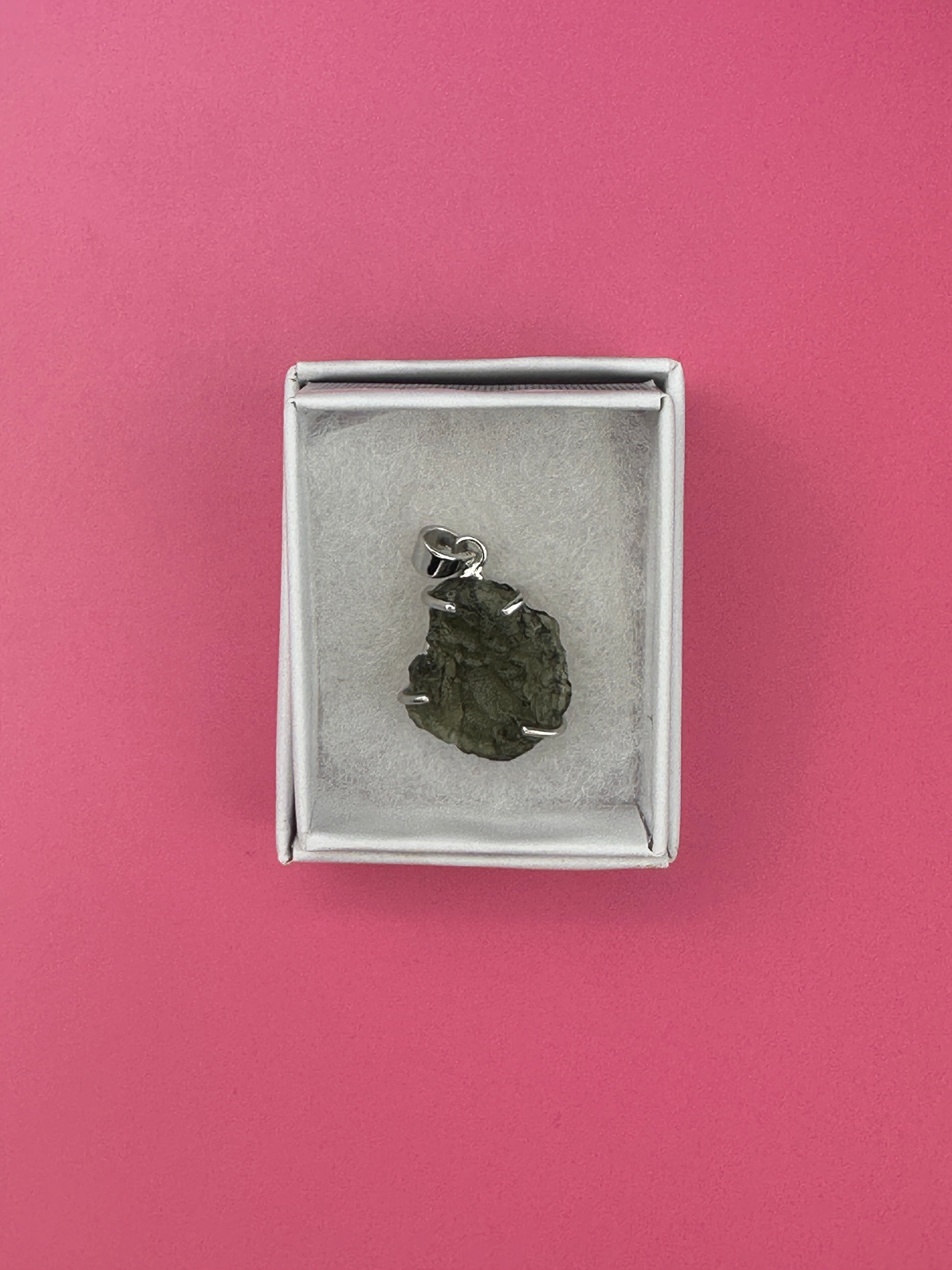 Moldavite - Necklace pendant - Rough