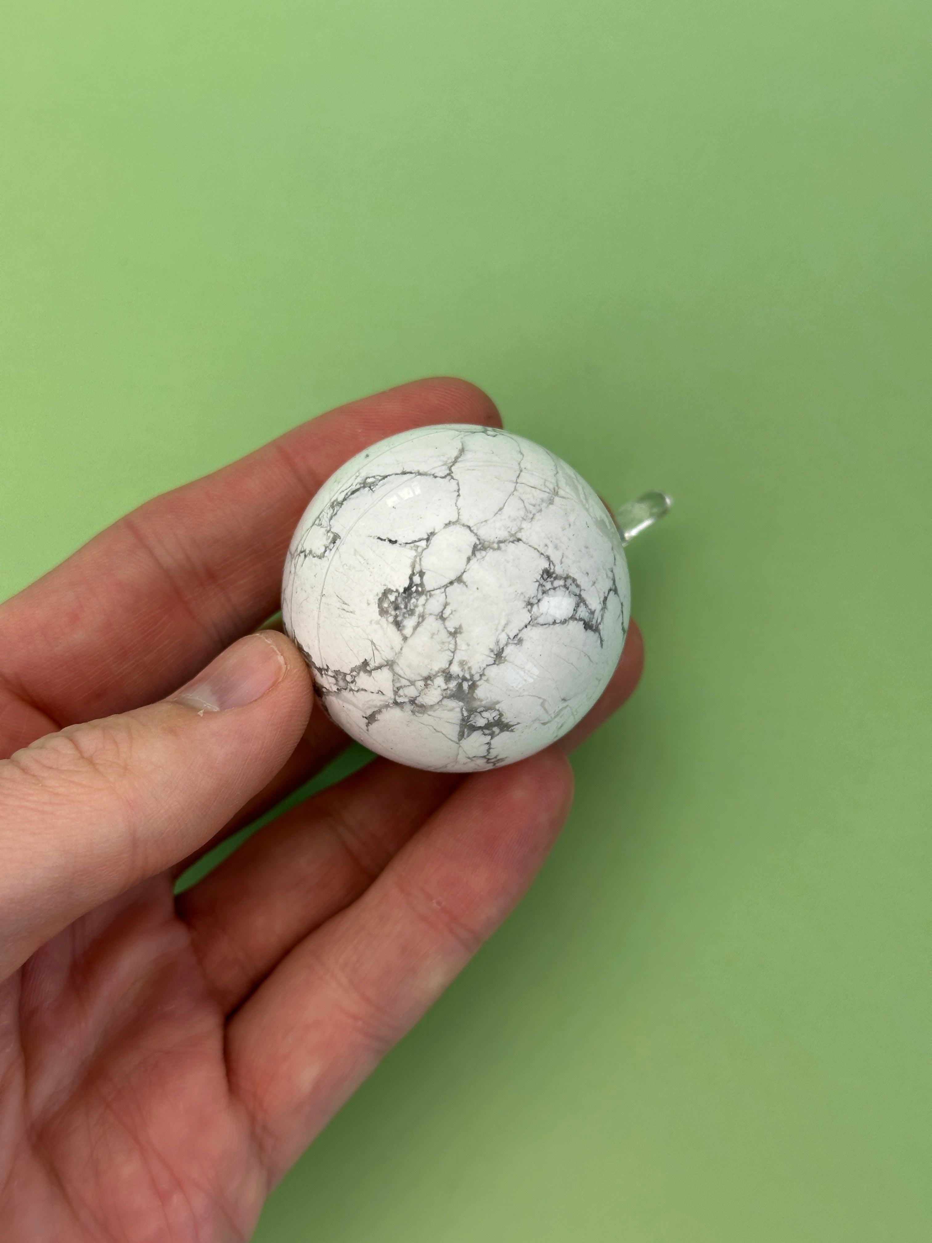 Howlite - Medium sphere