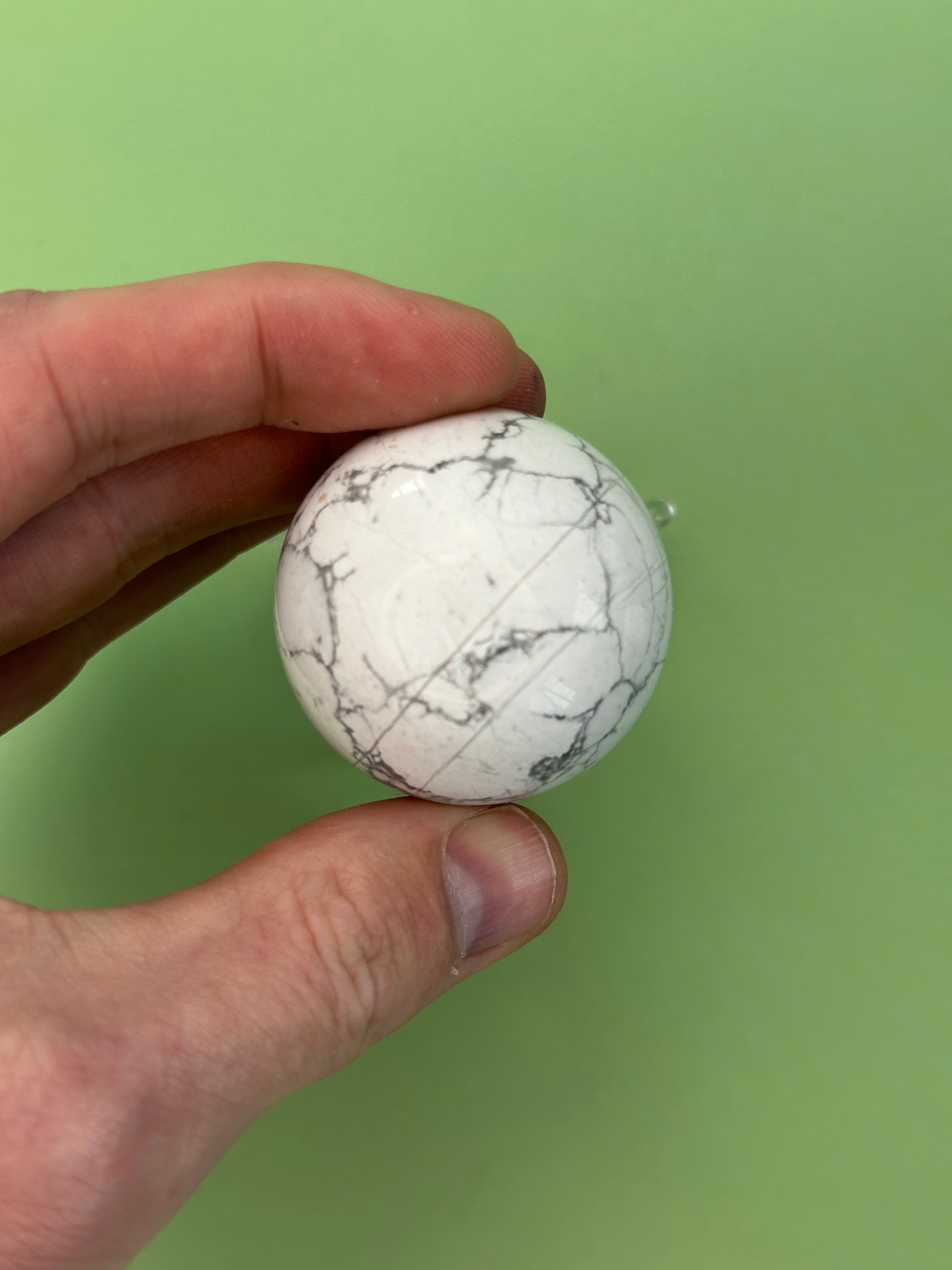 Howlite - Medium sphere