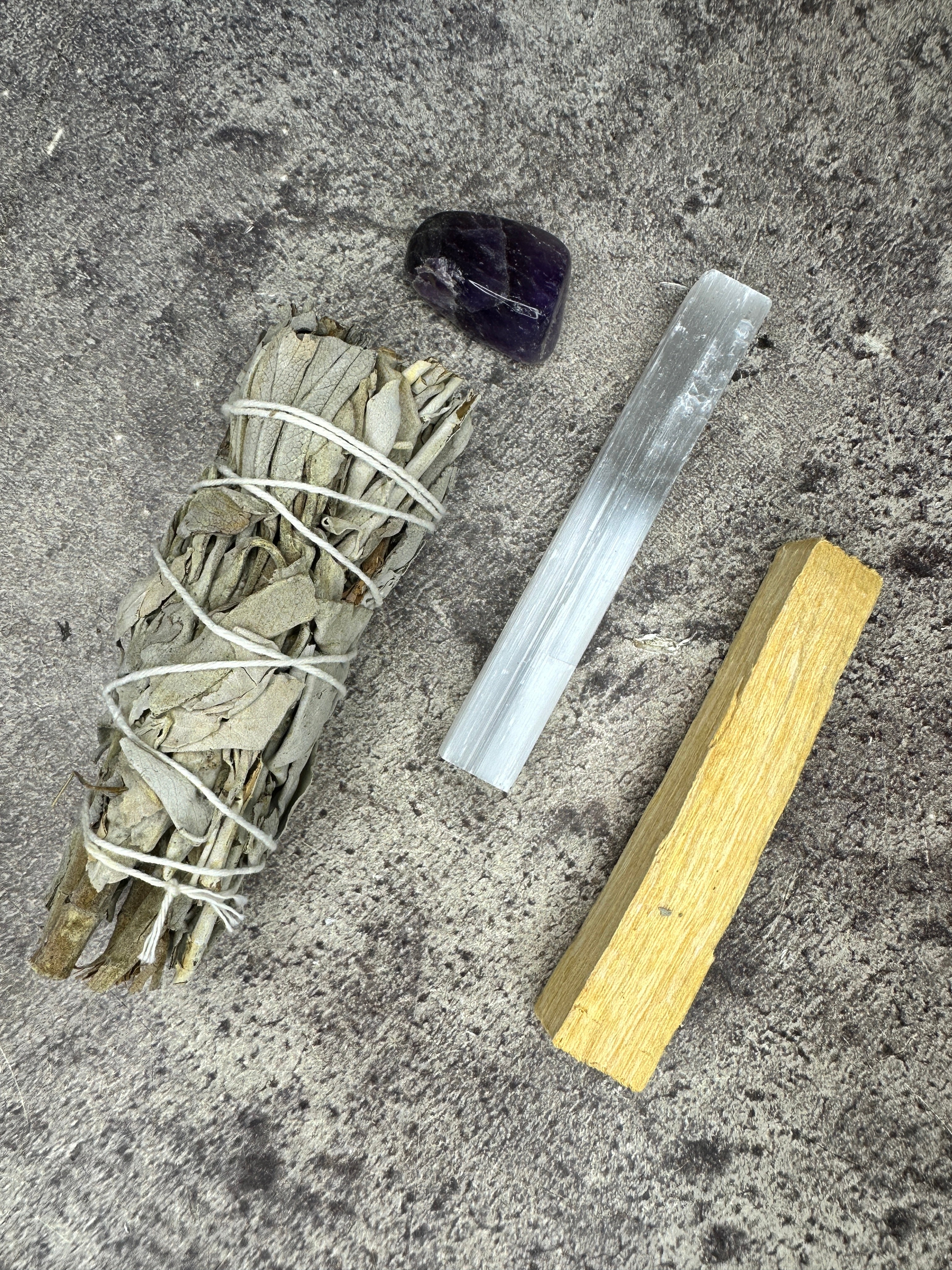 Smudge kit - Sage, Palo Santo, Selenite and Amethyst