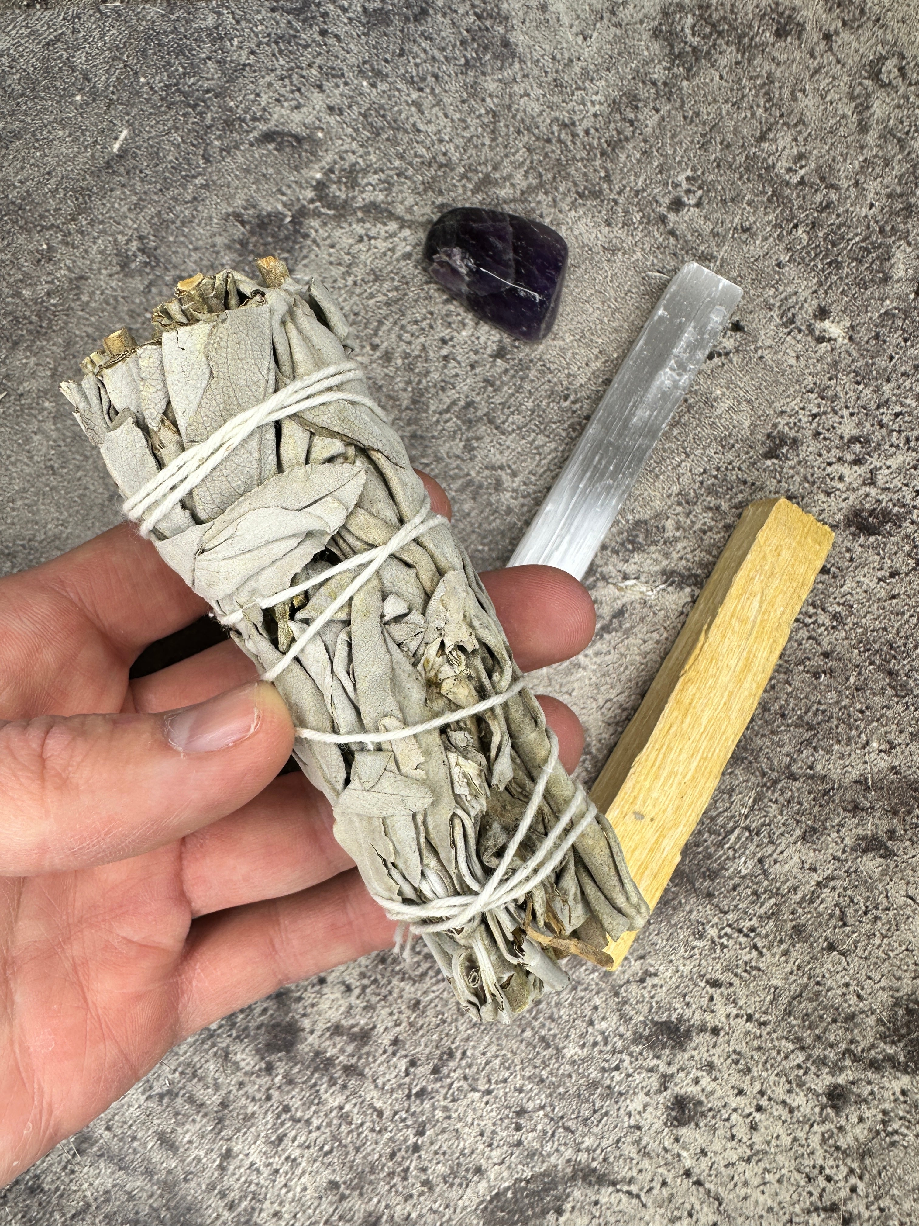Smudge kit - Sage, Palo Santo, Selenite and Amethyst