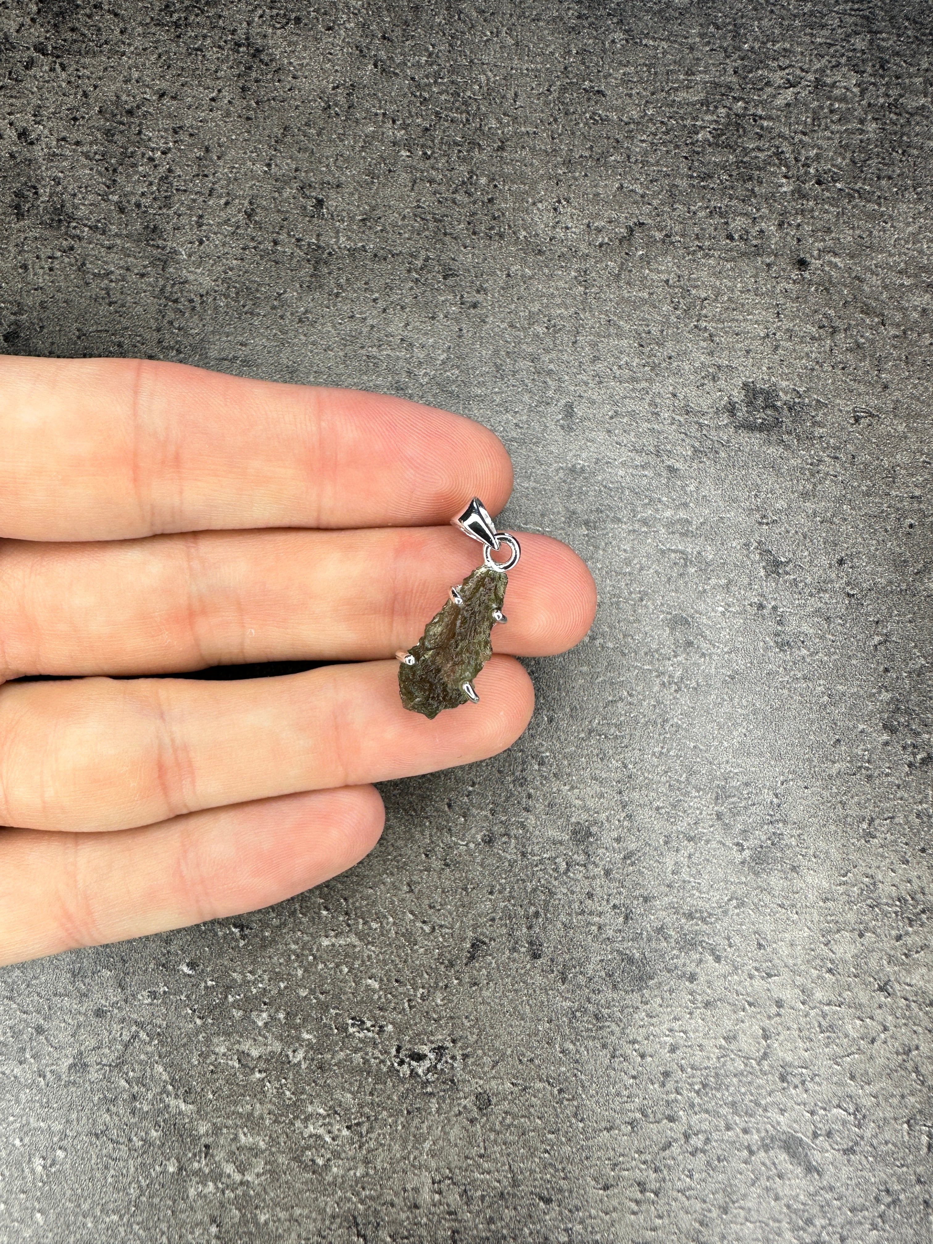 Moldavite - Necklace pendant - Rough