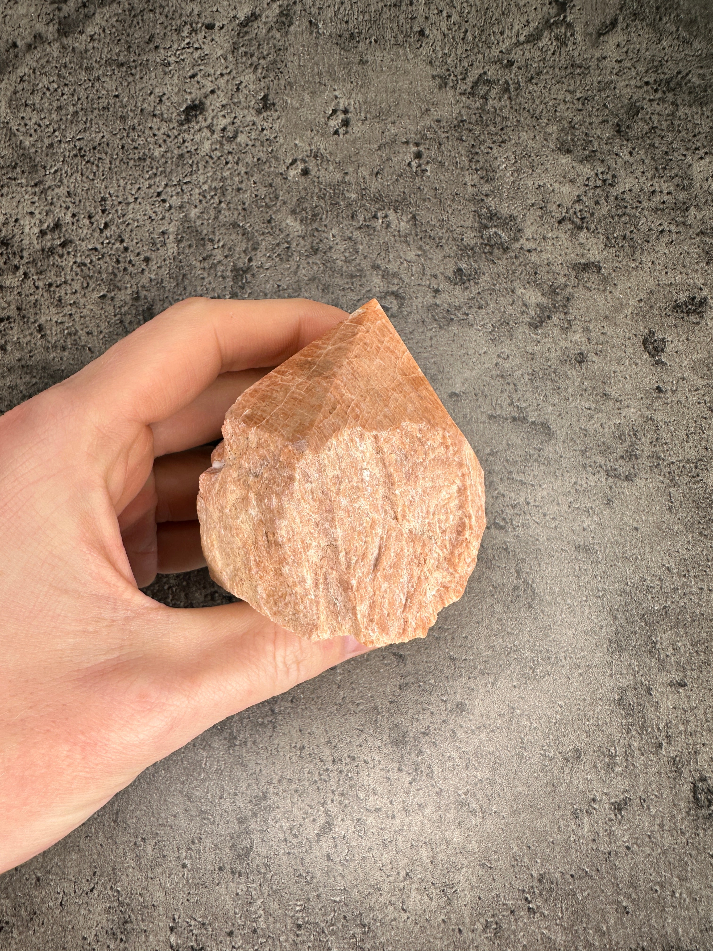 Peach moonstone - Rough cut point