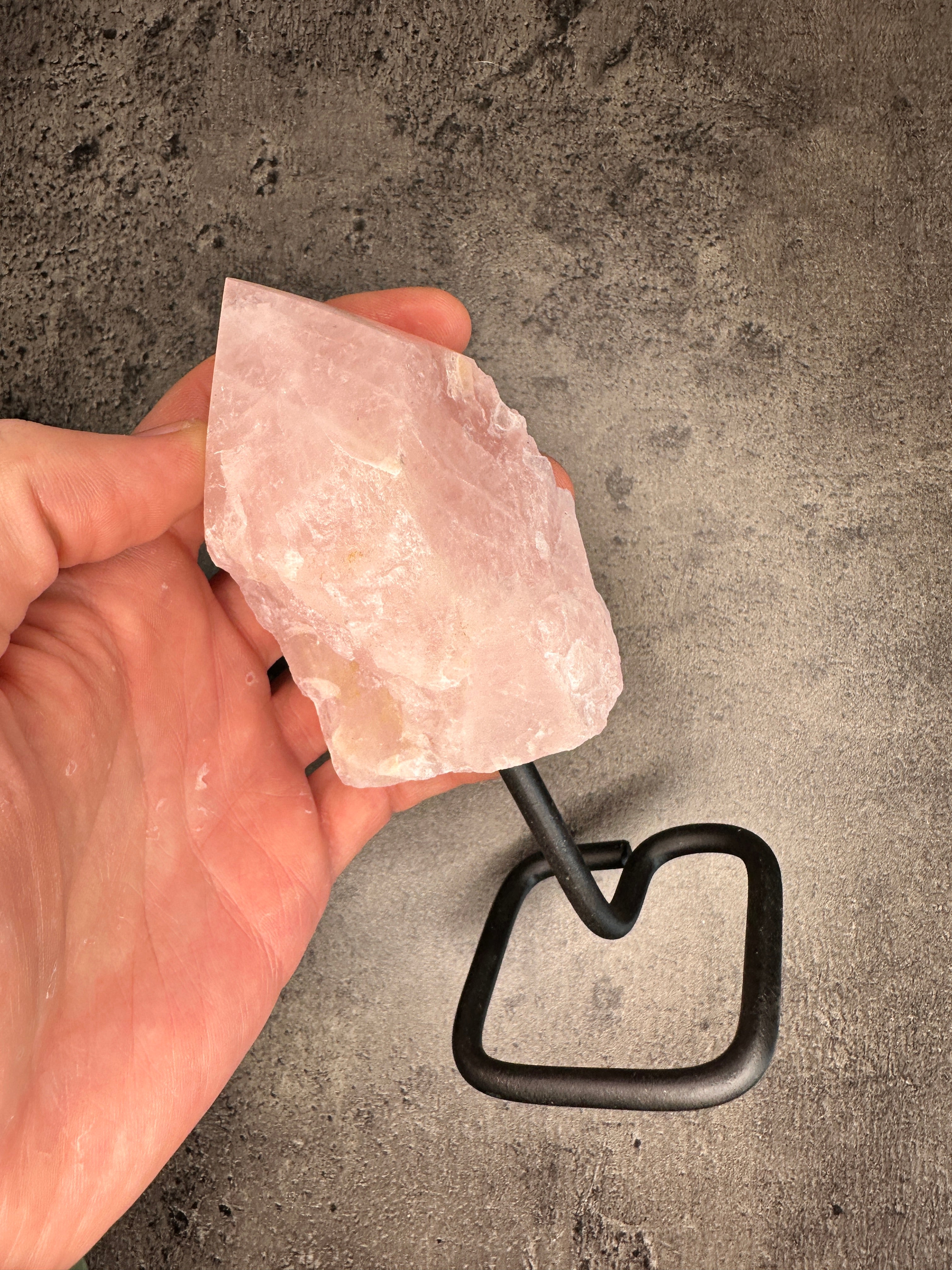 Rose quartz - Point on stand