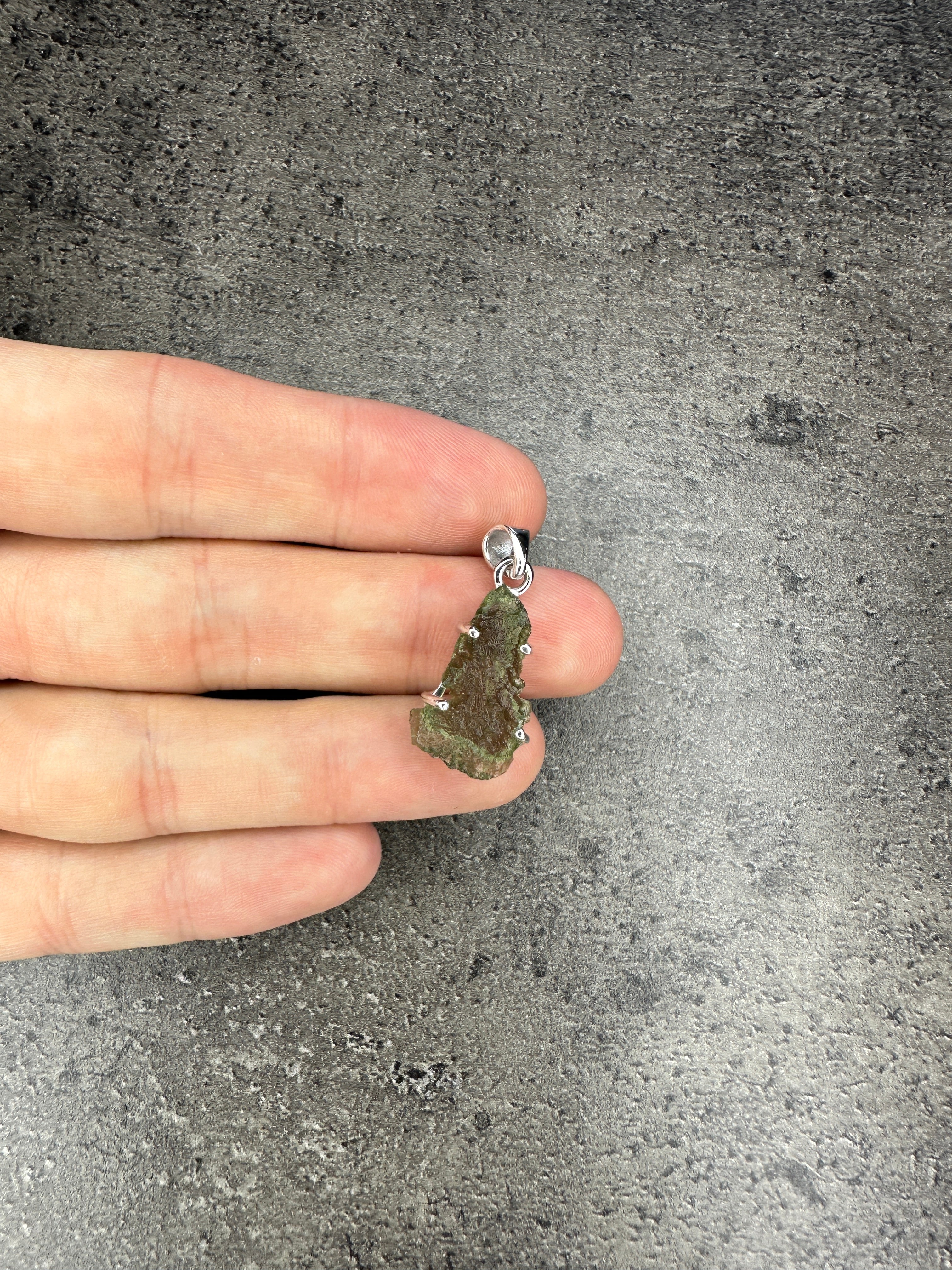 Moldavite - Necklace pendant - Rough
