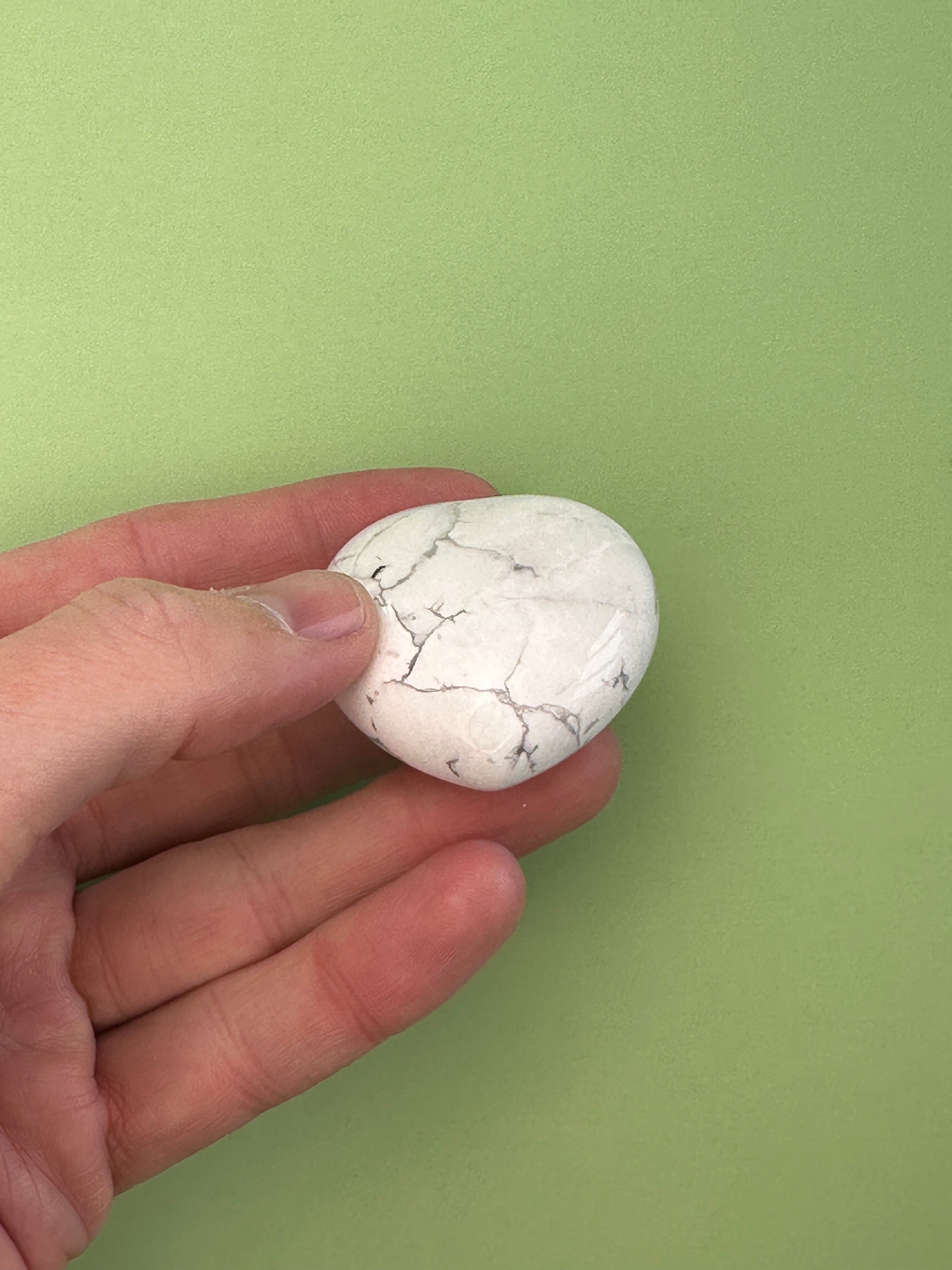 Howlite - Medium heart