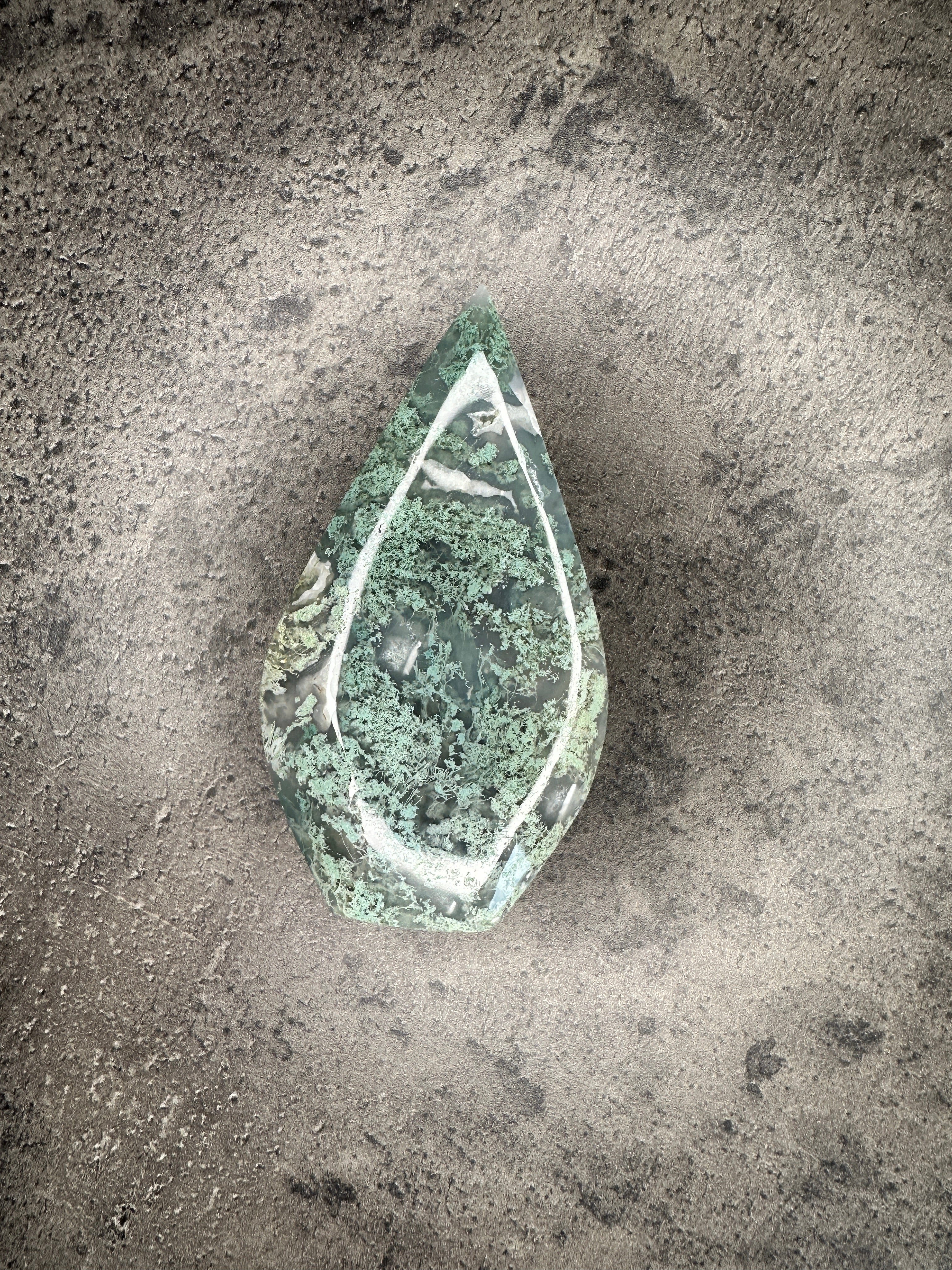 Moss agate - Free standing teardrop
