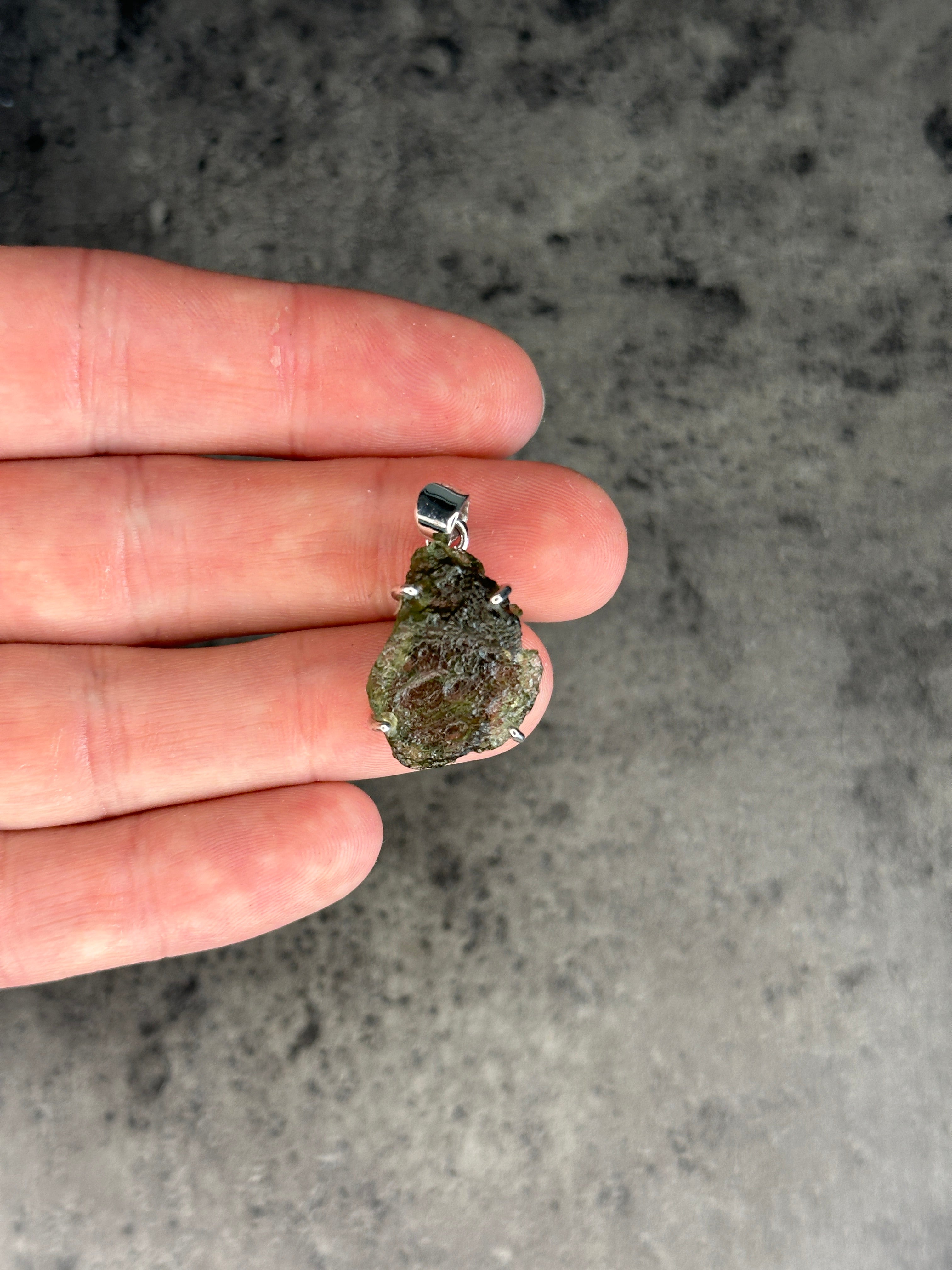 Moldavite - Necklace pendant - Rough