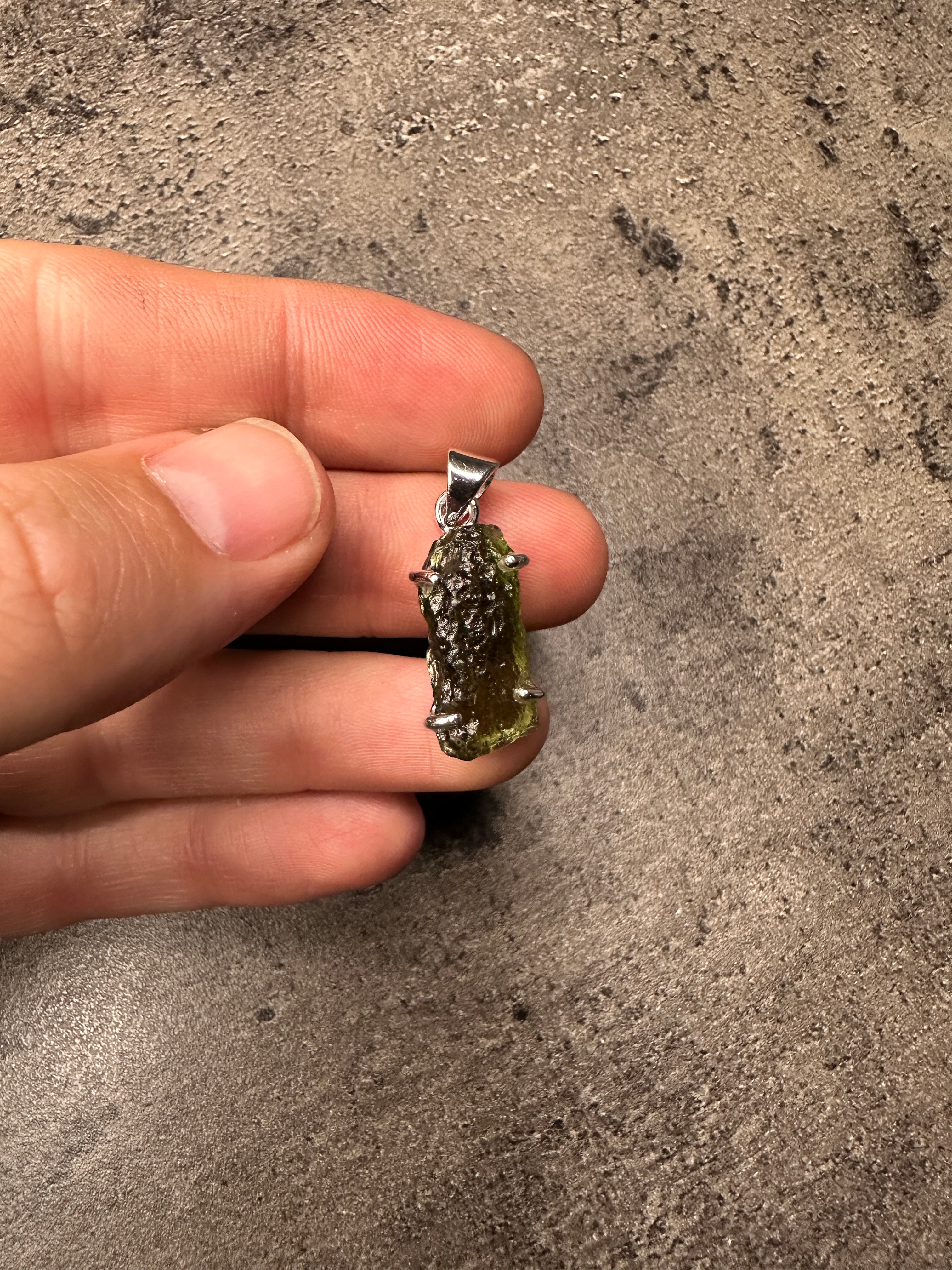 Moldavite - Necklace pendant - Rough