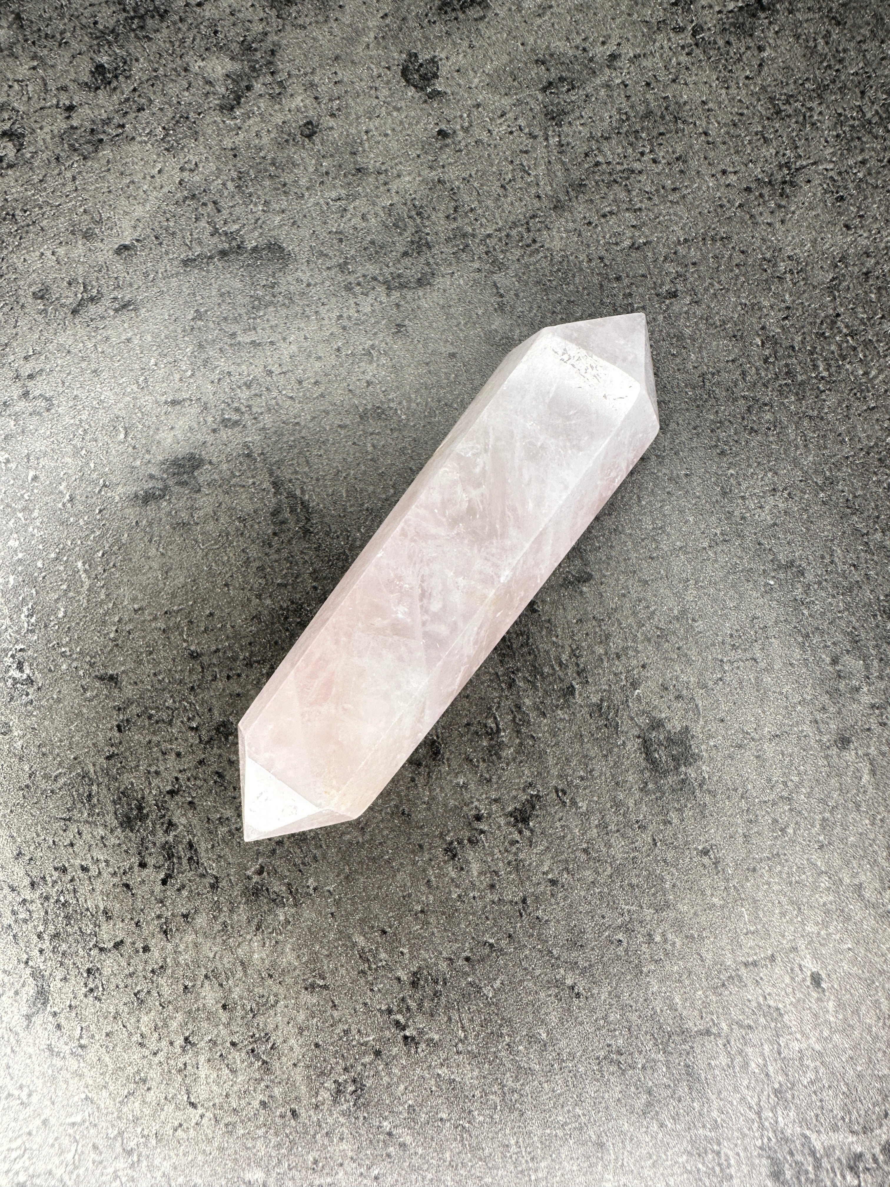 Rose quartz - Double-terminated point
