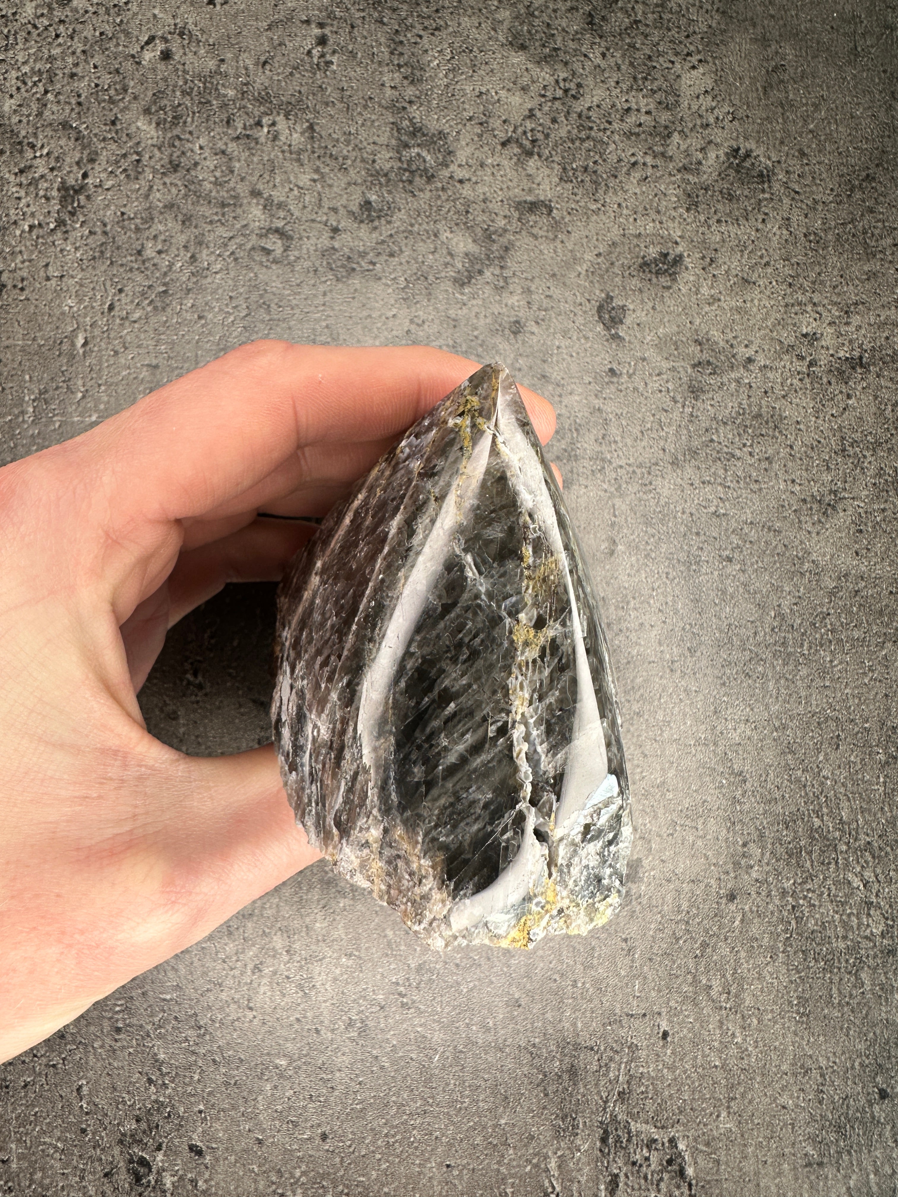 Black moonstone - Rough cut point