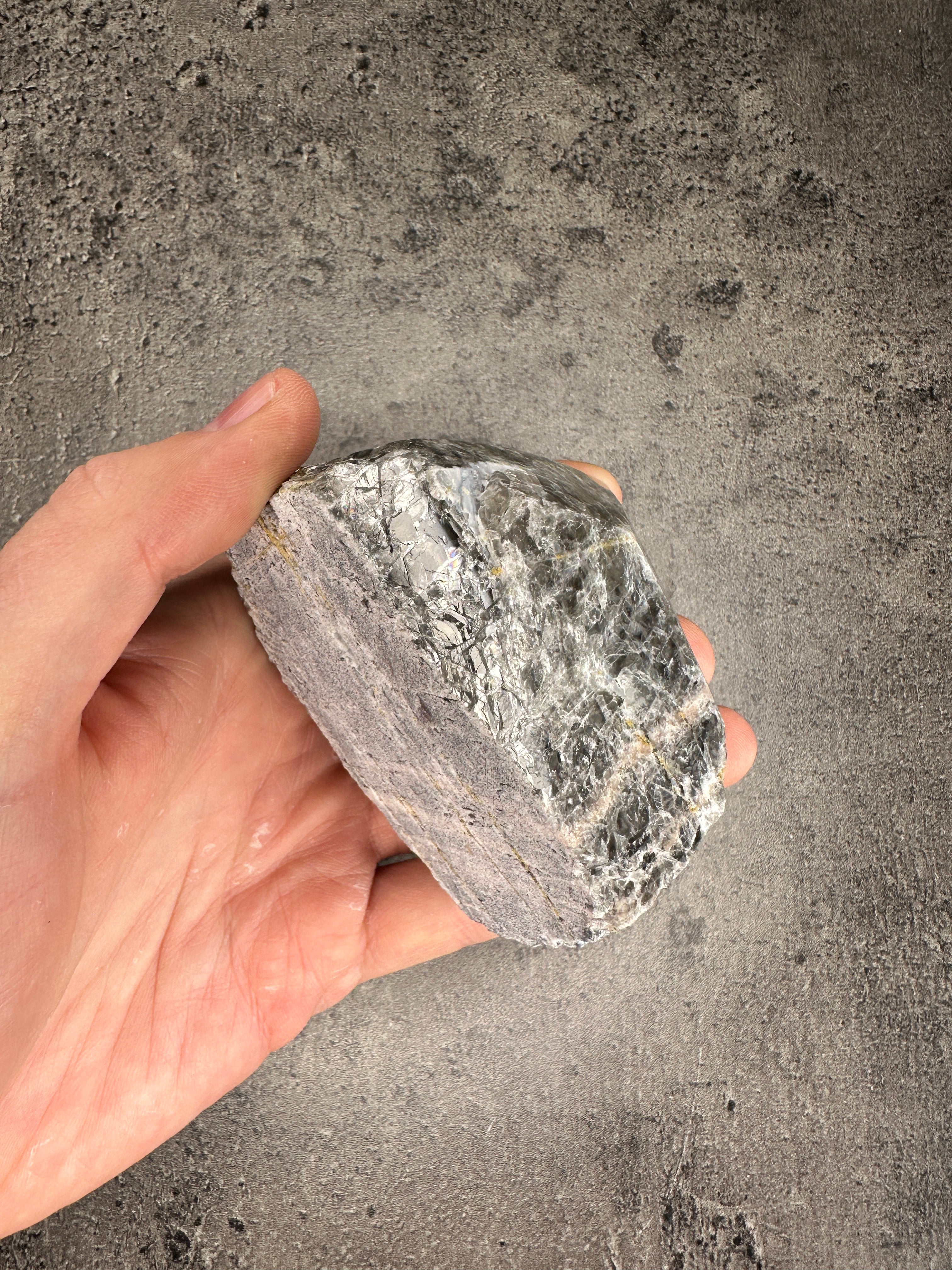 Black moonstone - Rough cut point