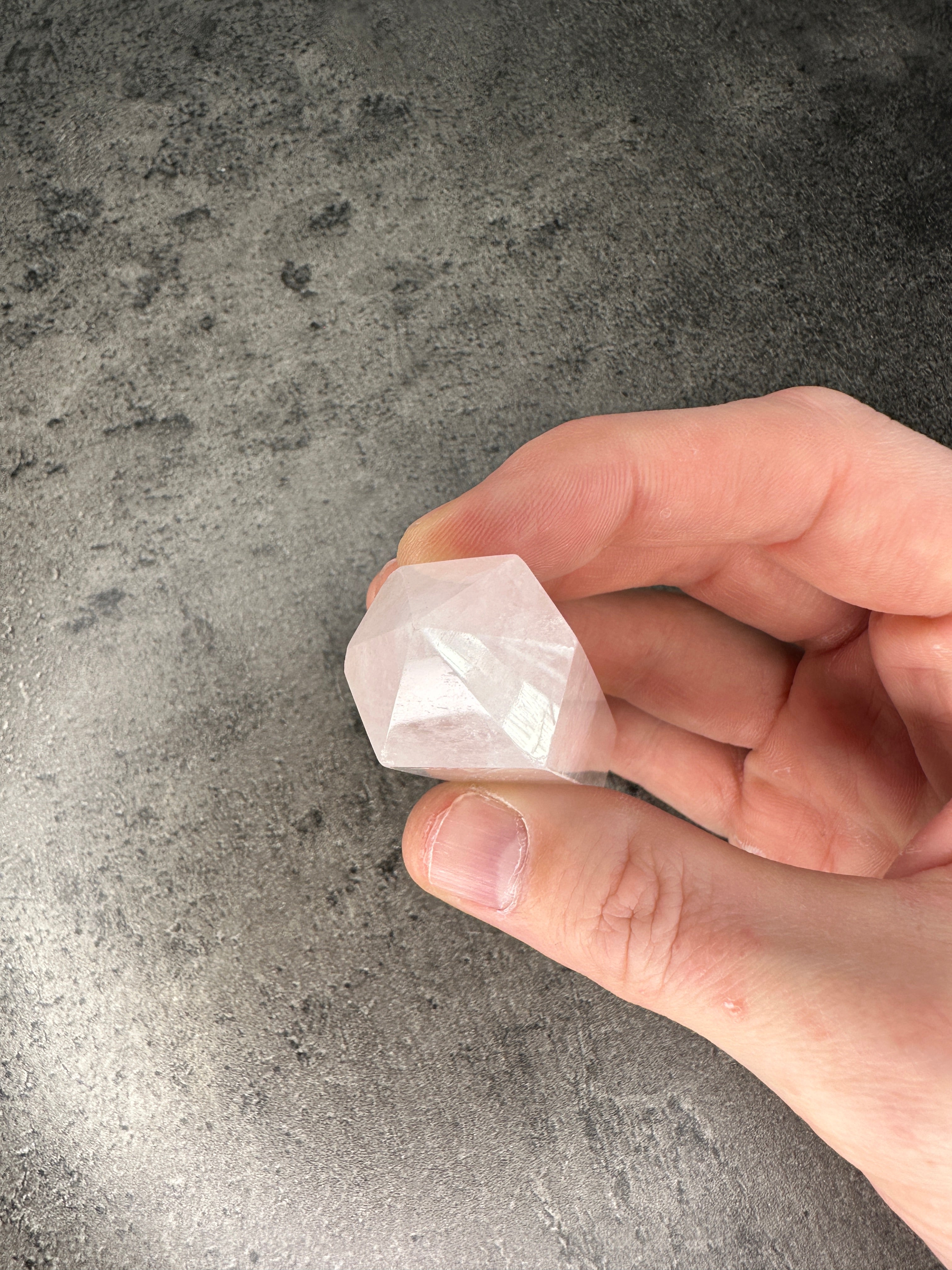 Rose quartz - Double-terminated point
