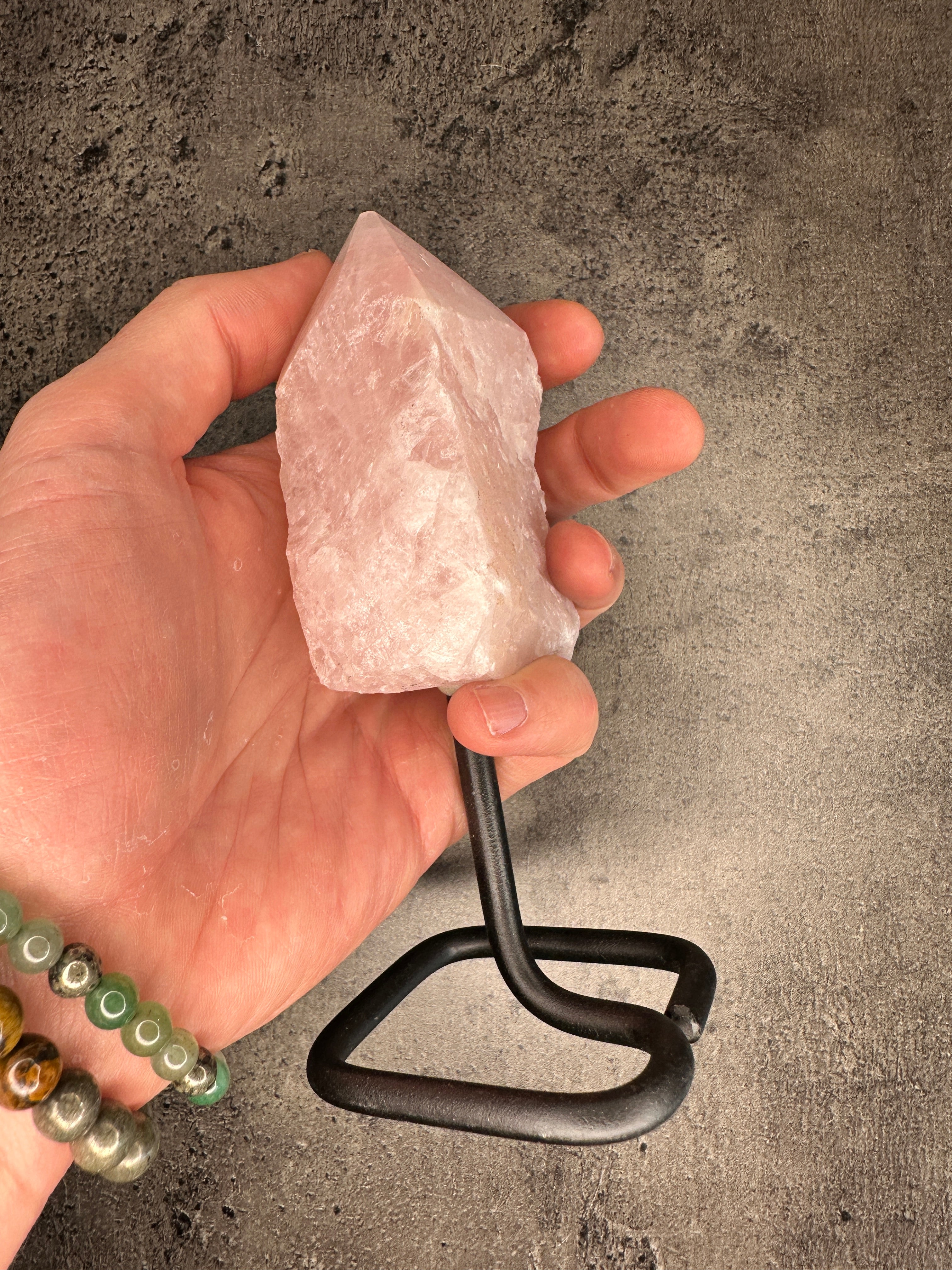 Rose quartz - Point on stand