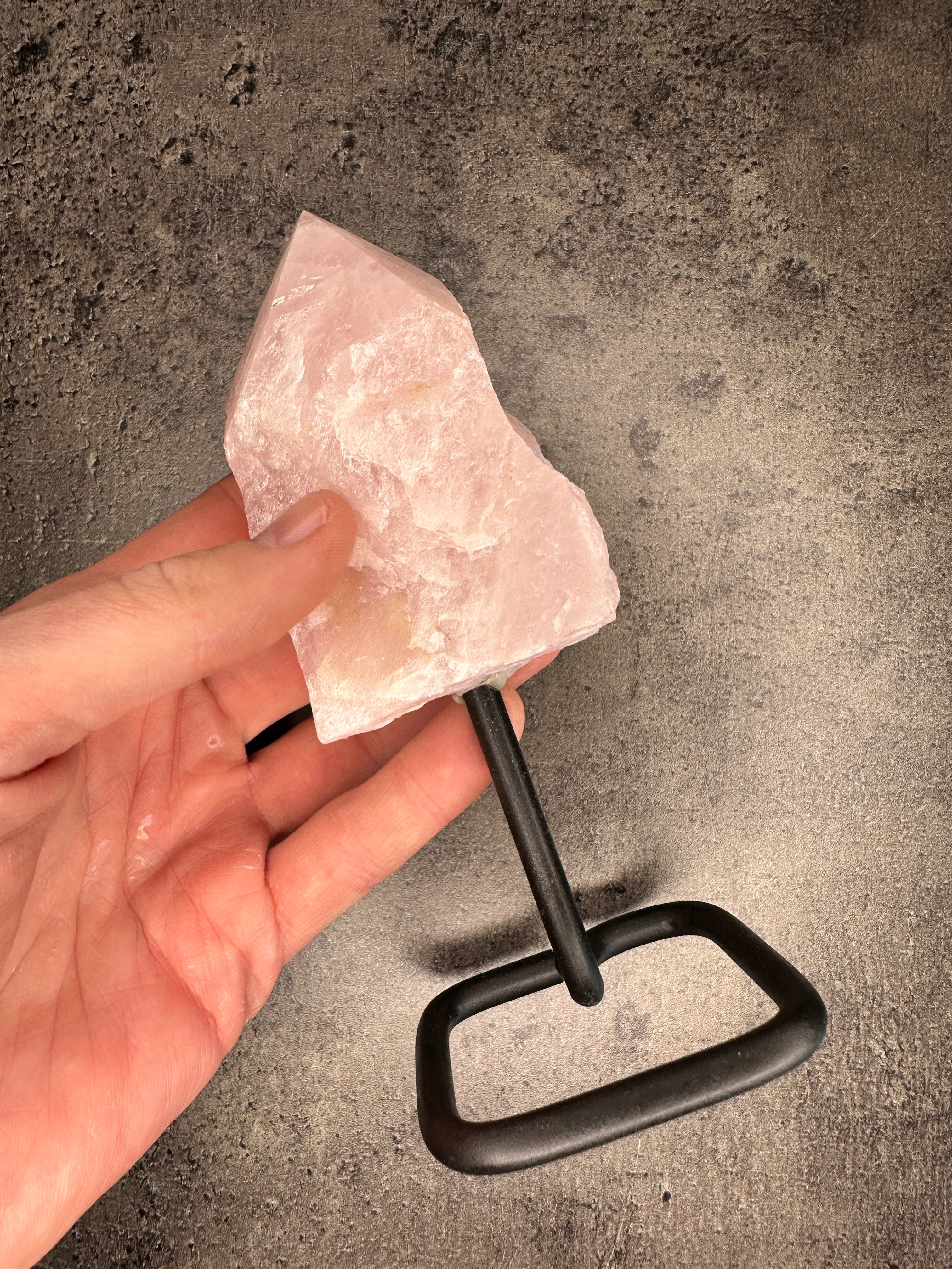 Rose quartz - Point on stand