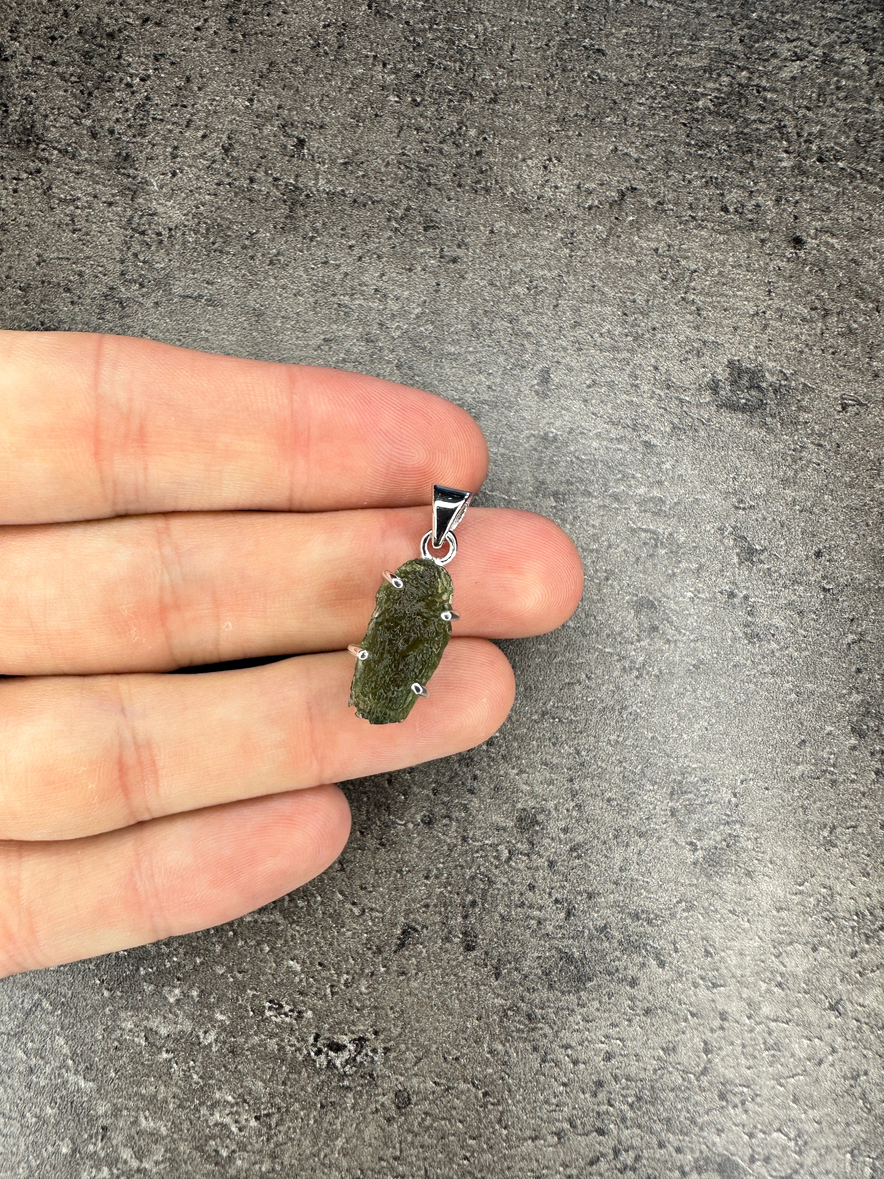 Moldavite - Necklace pendant - Rough