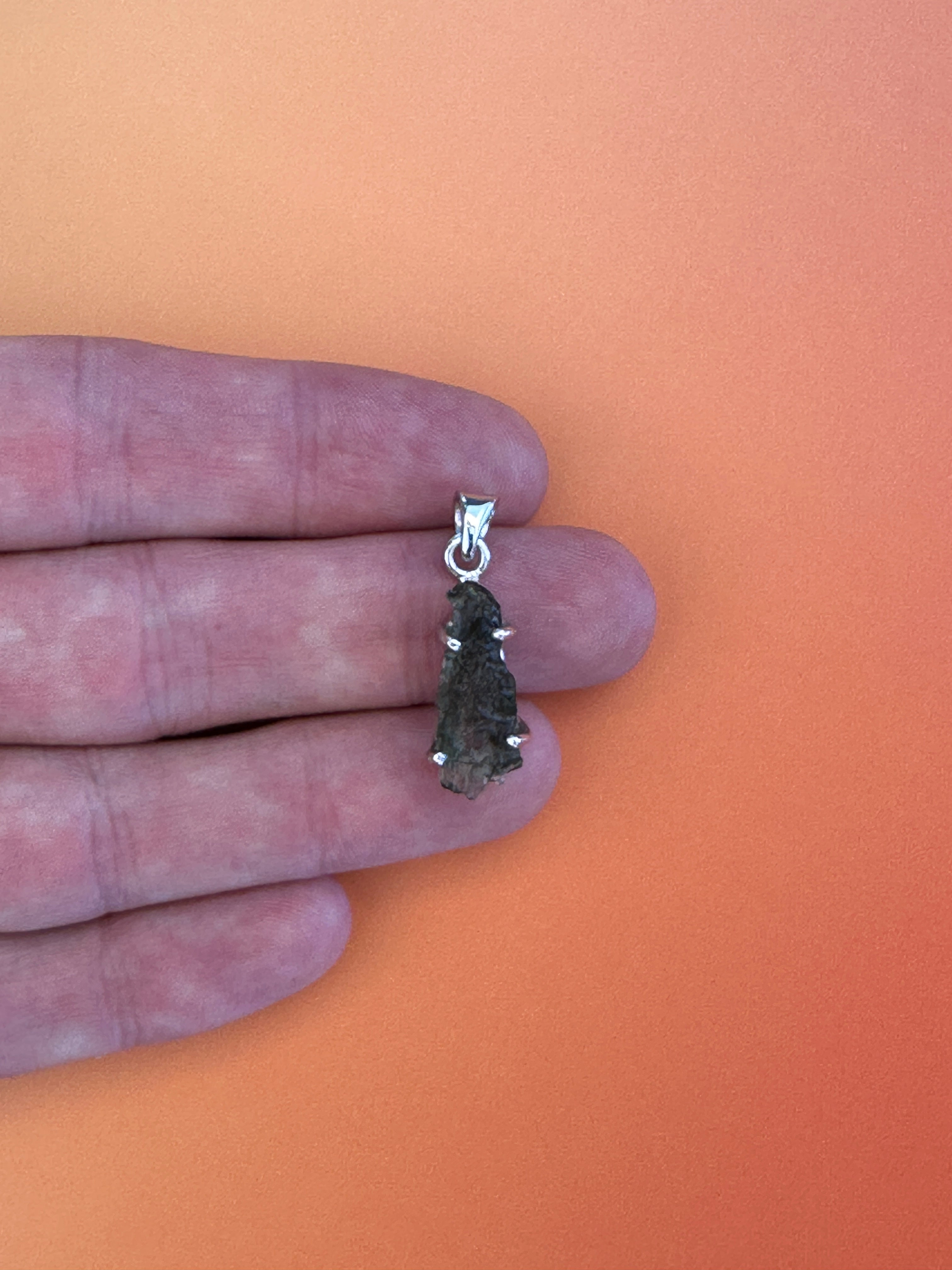 Moldavite - Necklace pendant - Rough
