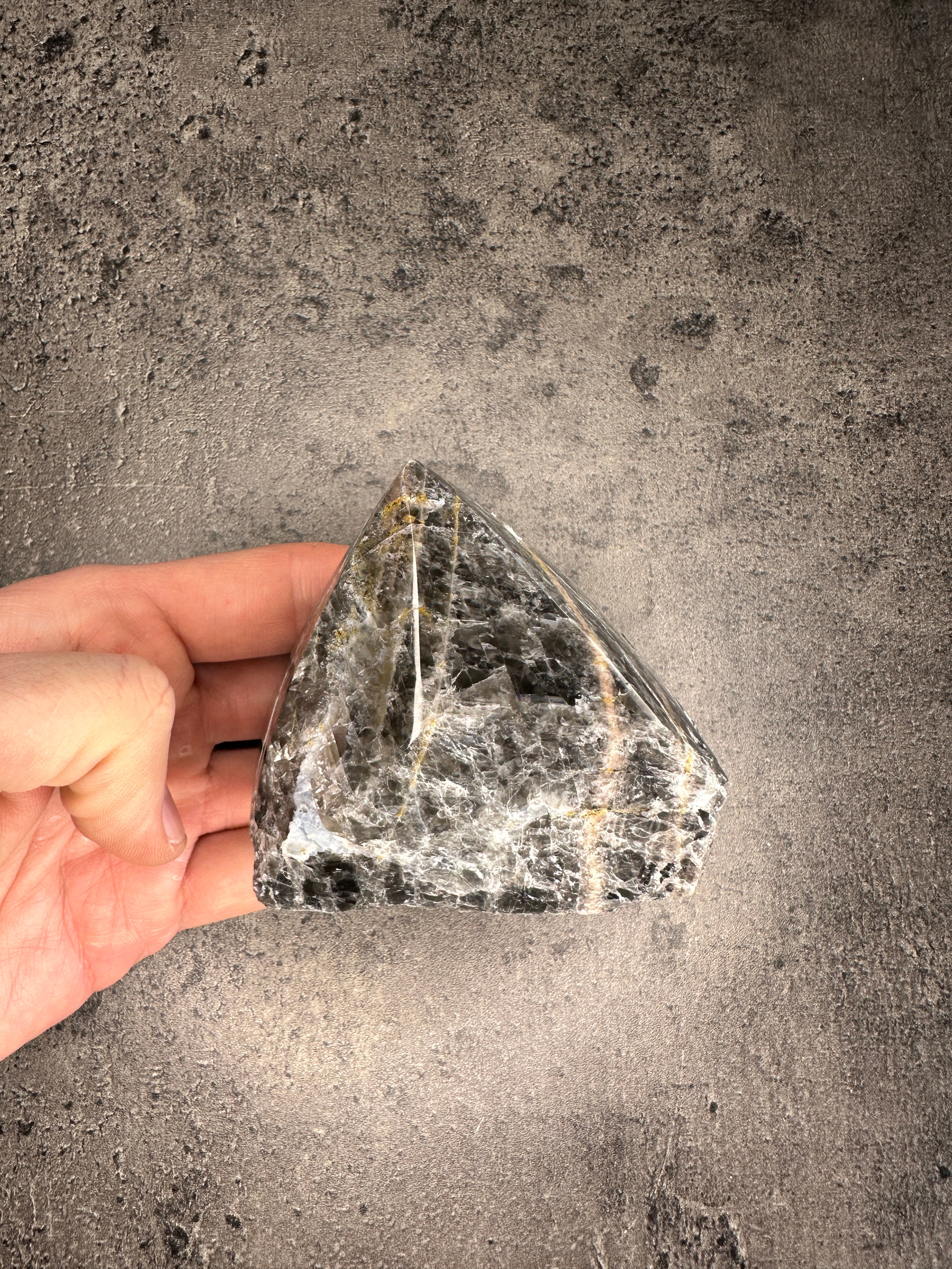 Black moonstone - Rough cut point