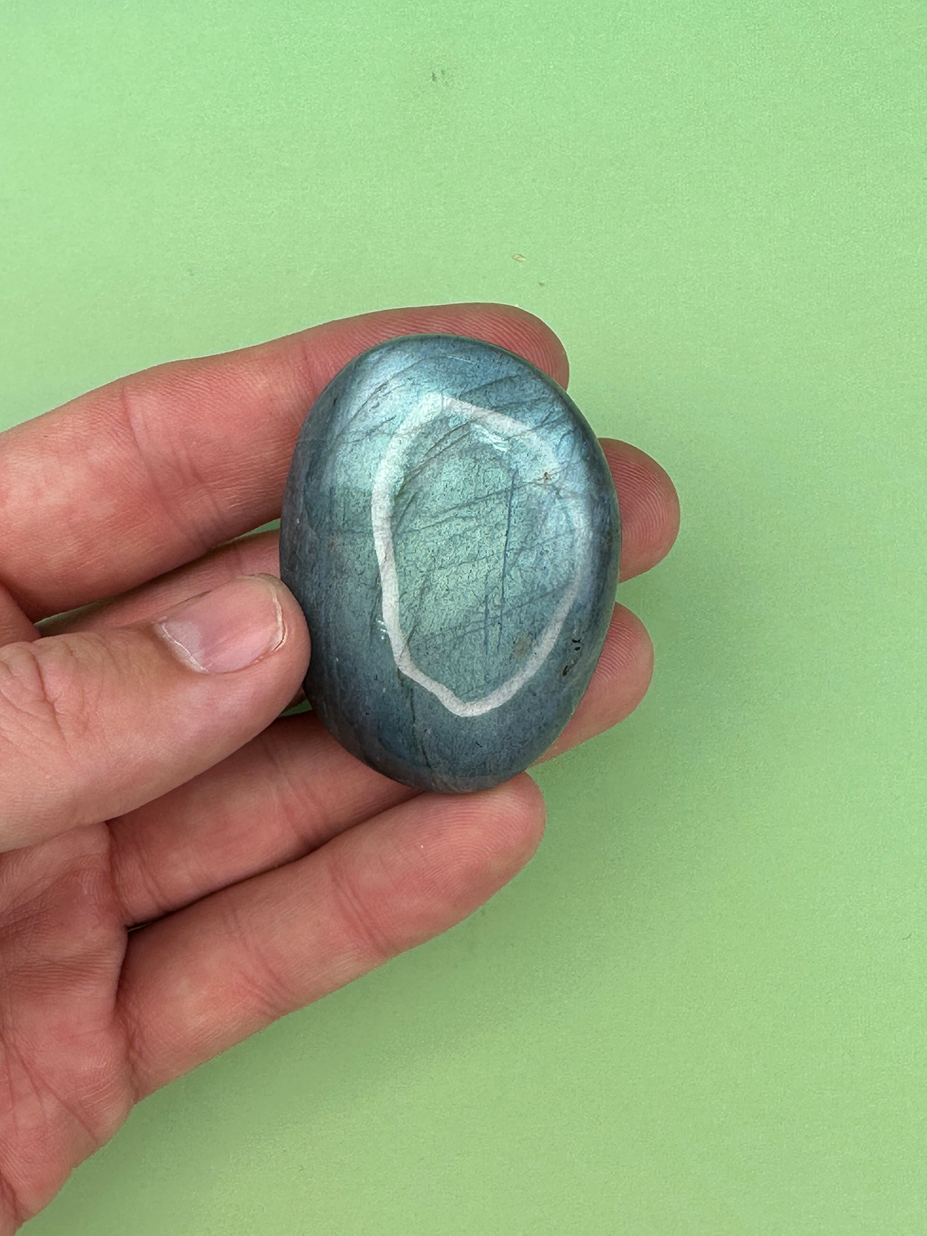 Labradorite - Flashy palm stone