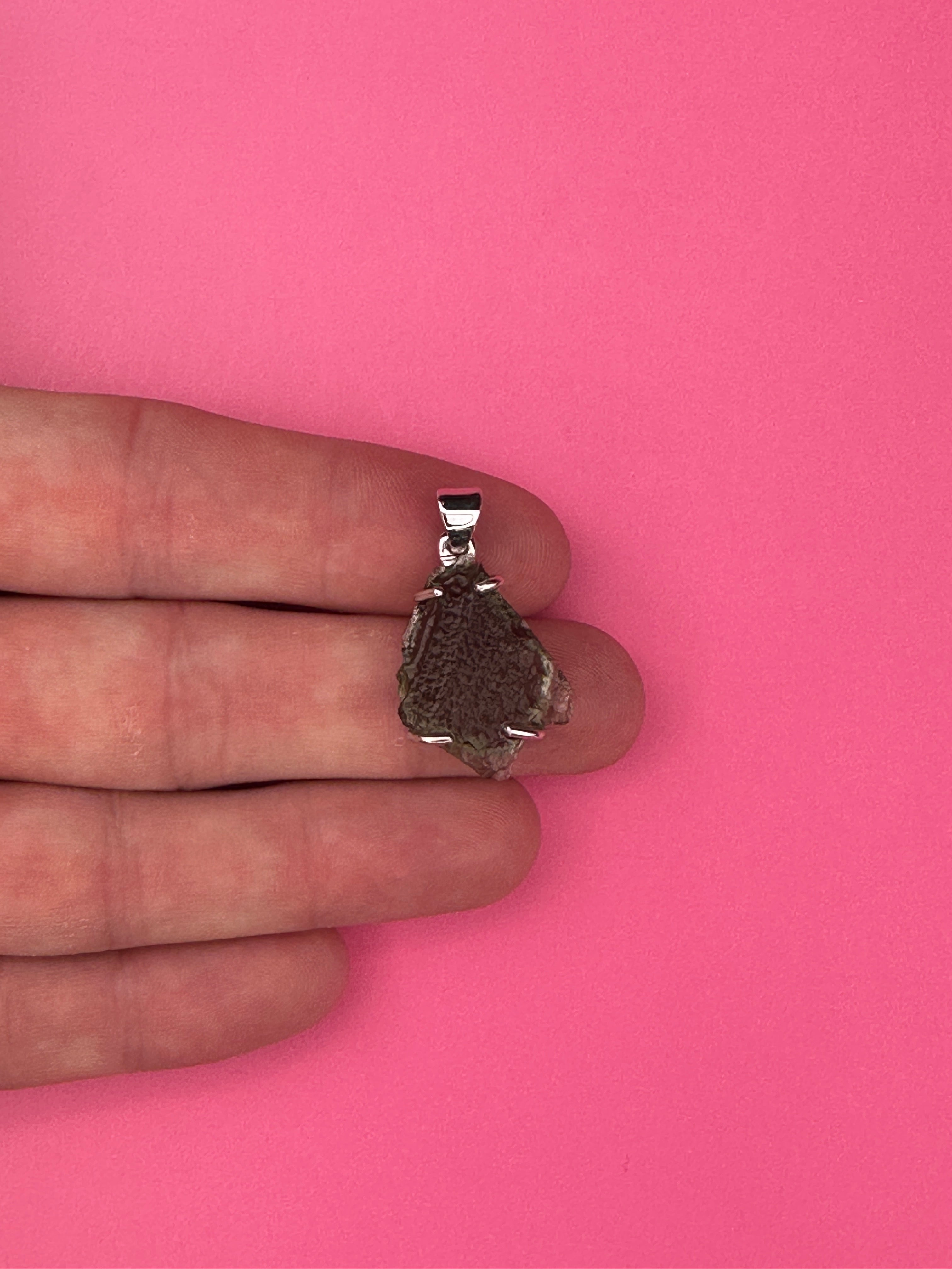 Moldavite - Necklace pendant - Rough