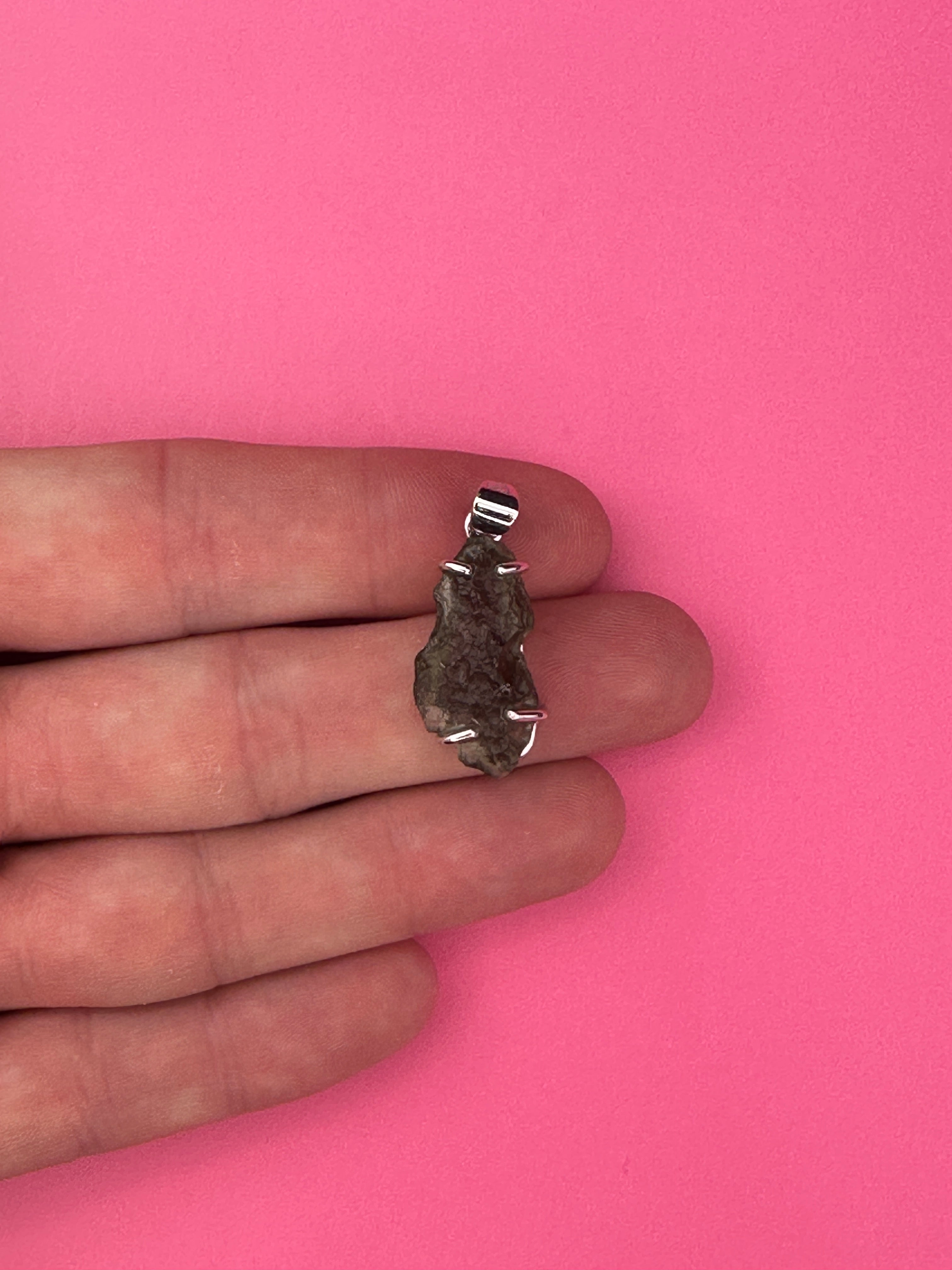 Moldavite - Necklace pendant - Rough