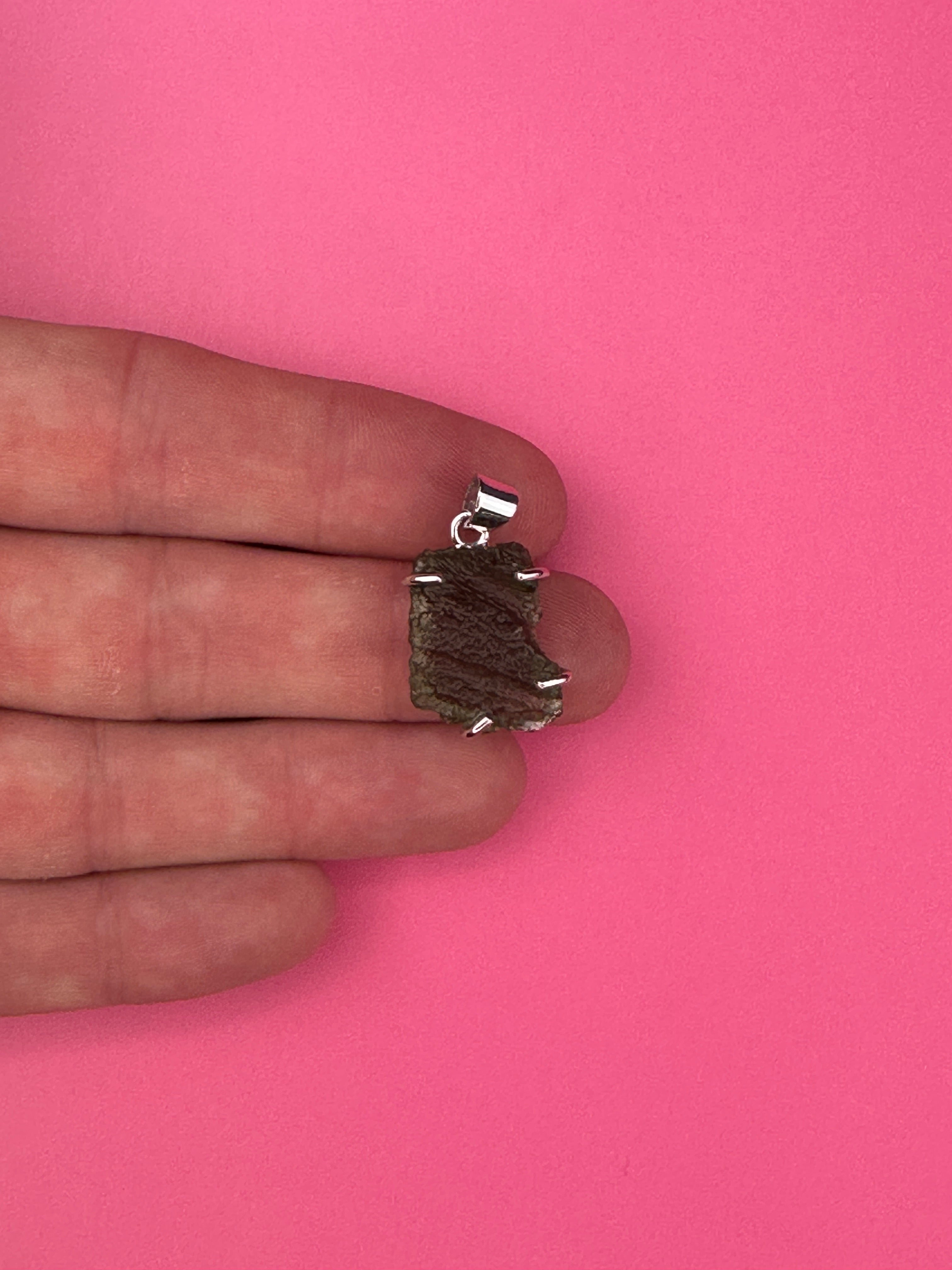 Moldavite - Necklace pendant - Rough
