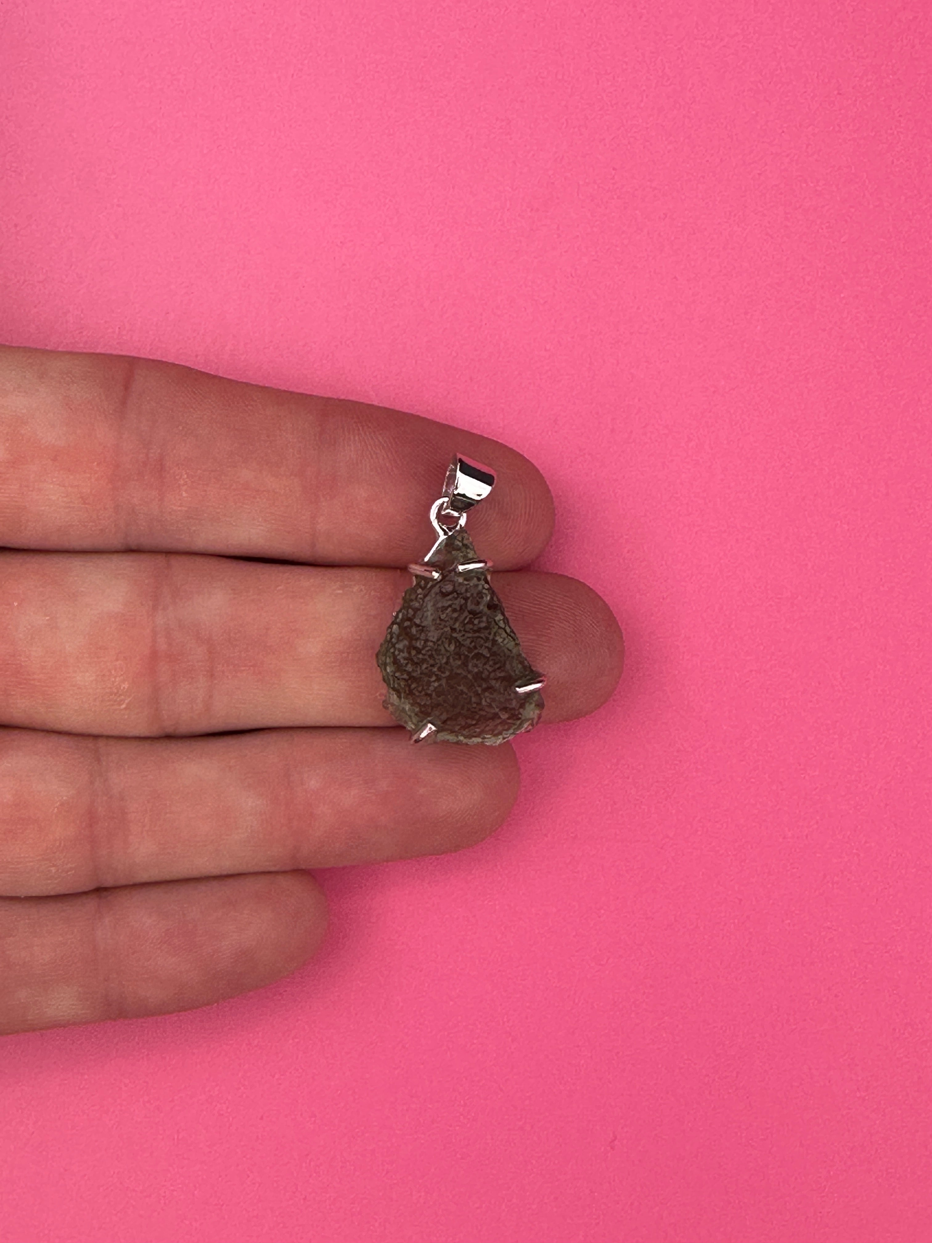 Moldavite - Necklace pendant - Rough