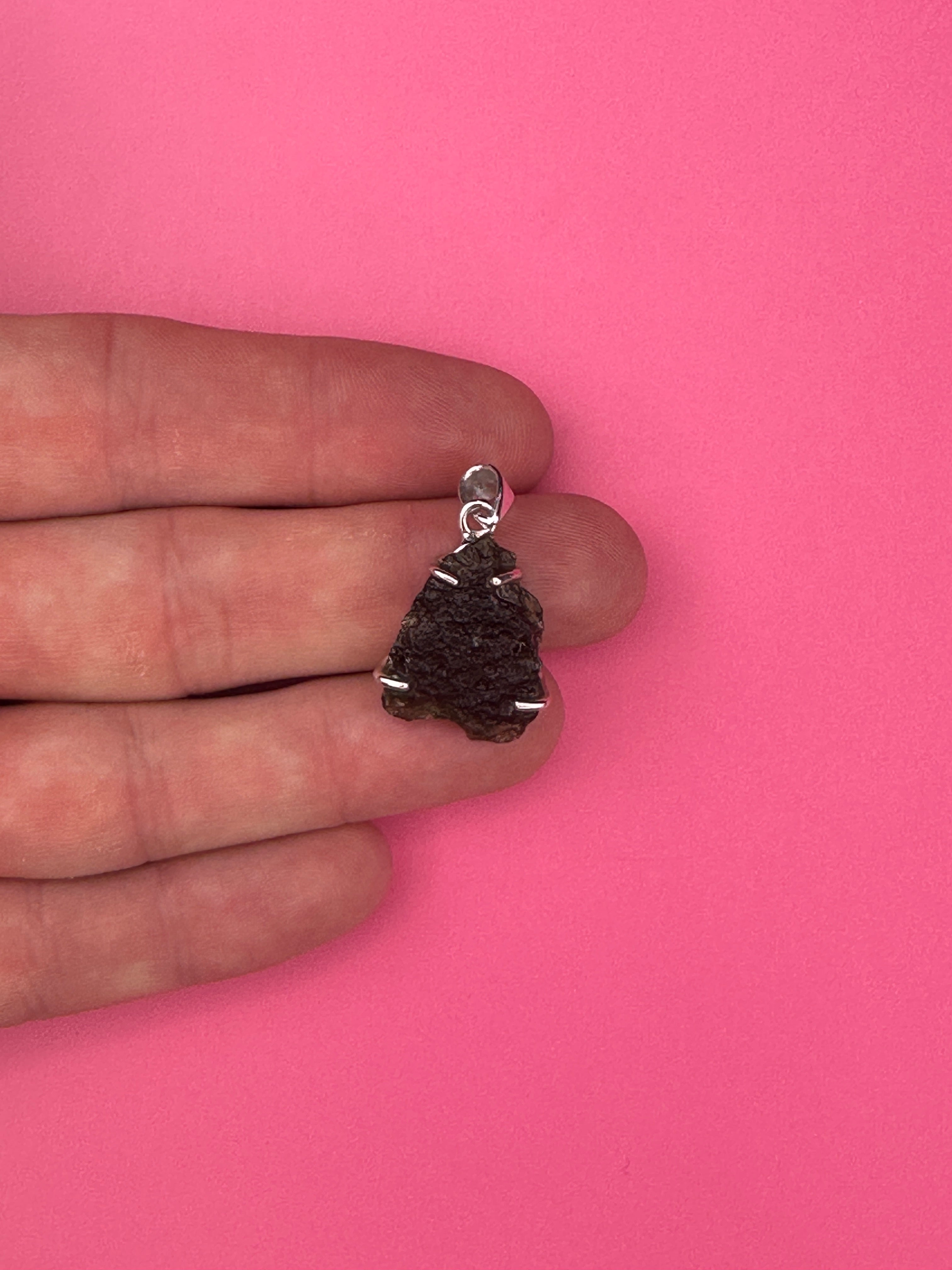 Moldavite - Necklace pendant - Rough