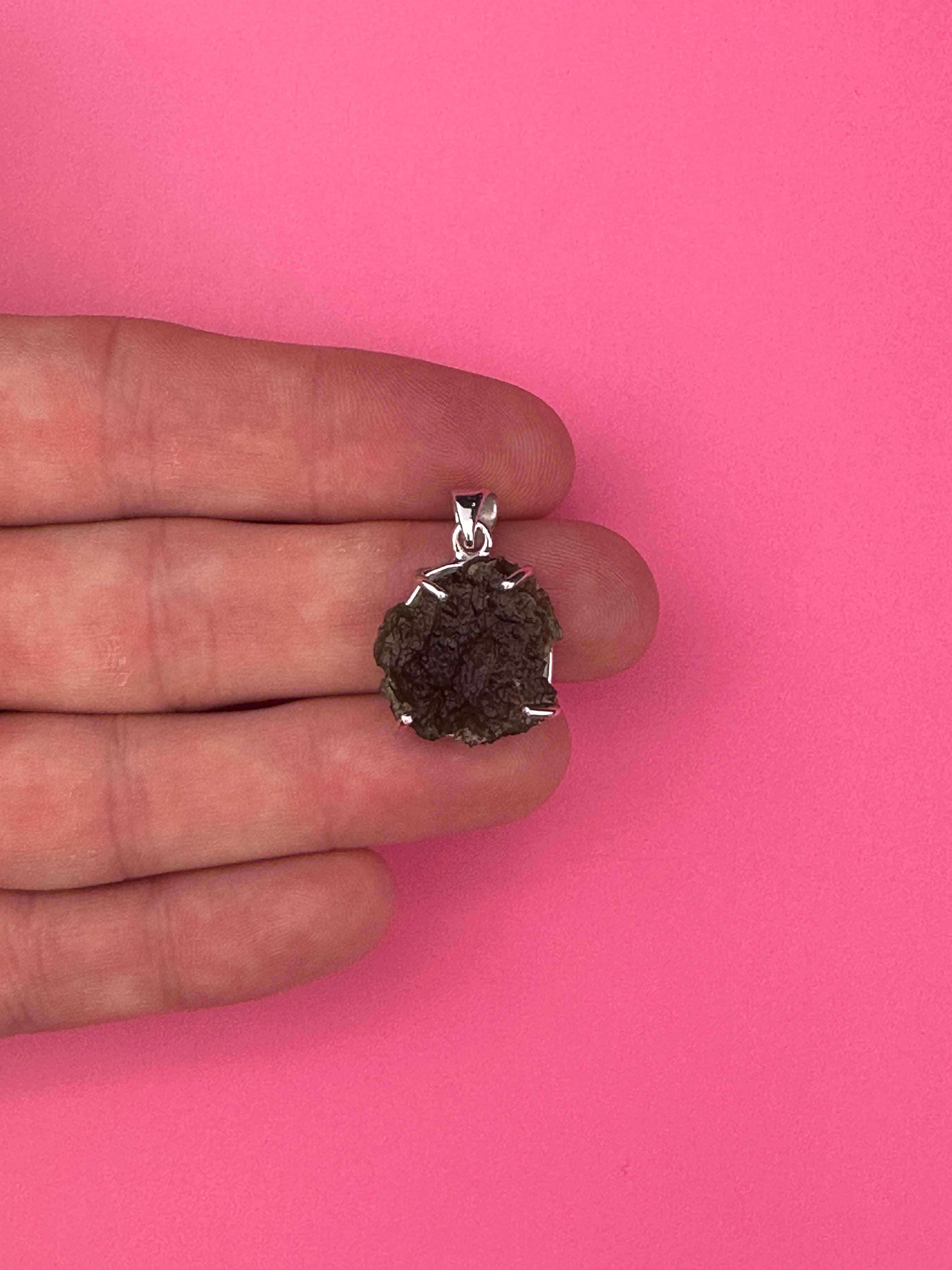 Moldavite - Necklace pendant - Rough