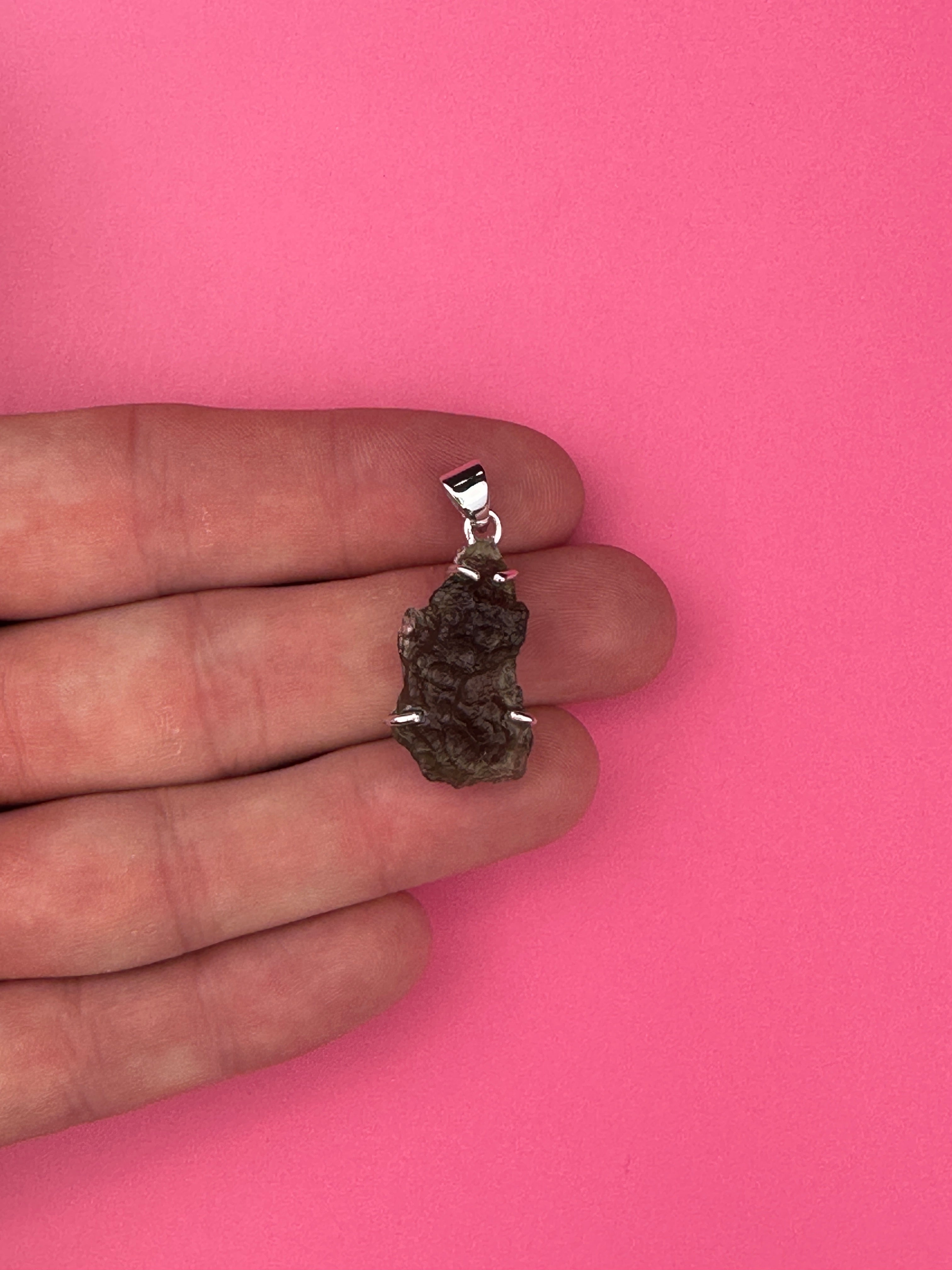 Moldavite - Necklace pendant - Rough