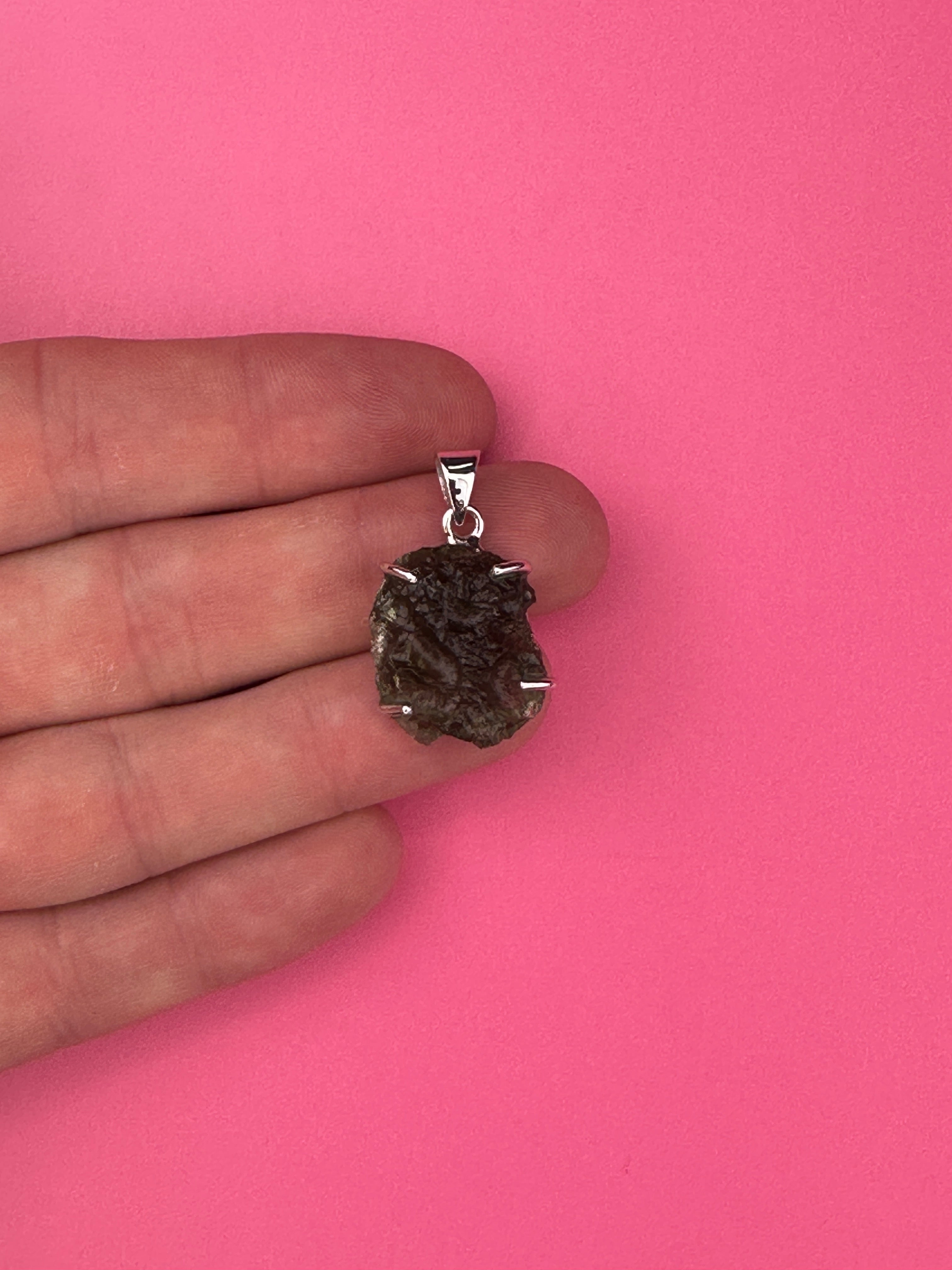 Moldavite - Necklace pendant - Rough