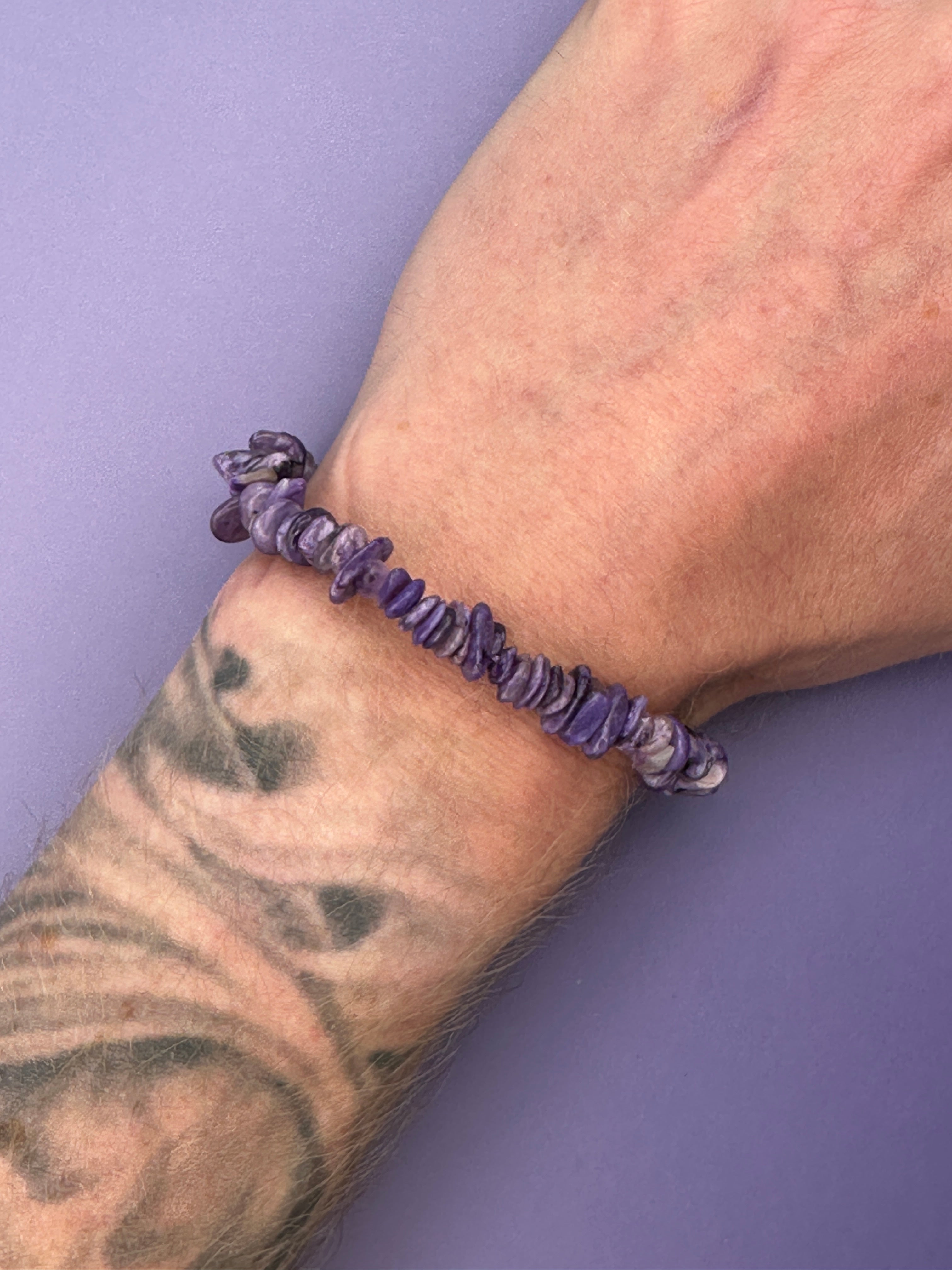 Charoite - Crystal chip bracelet