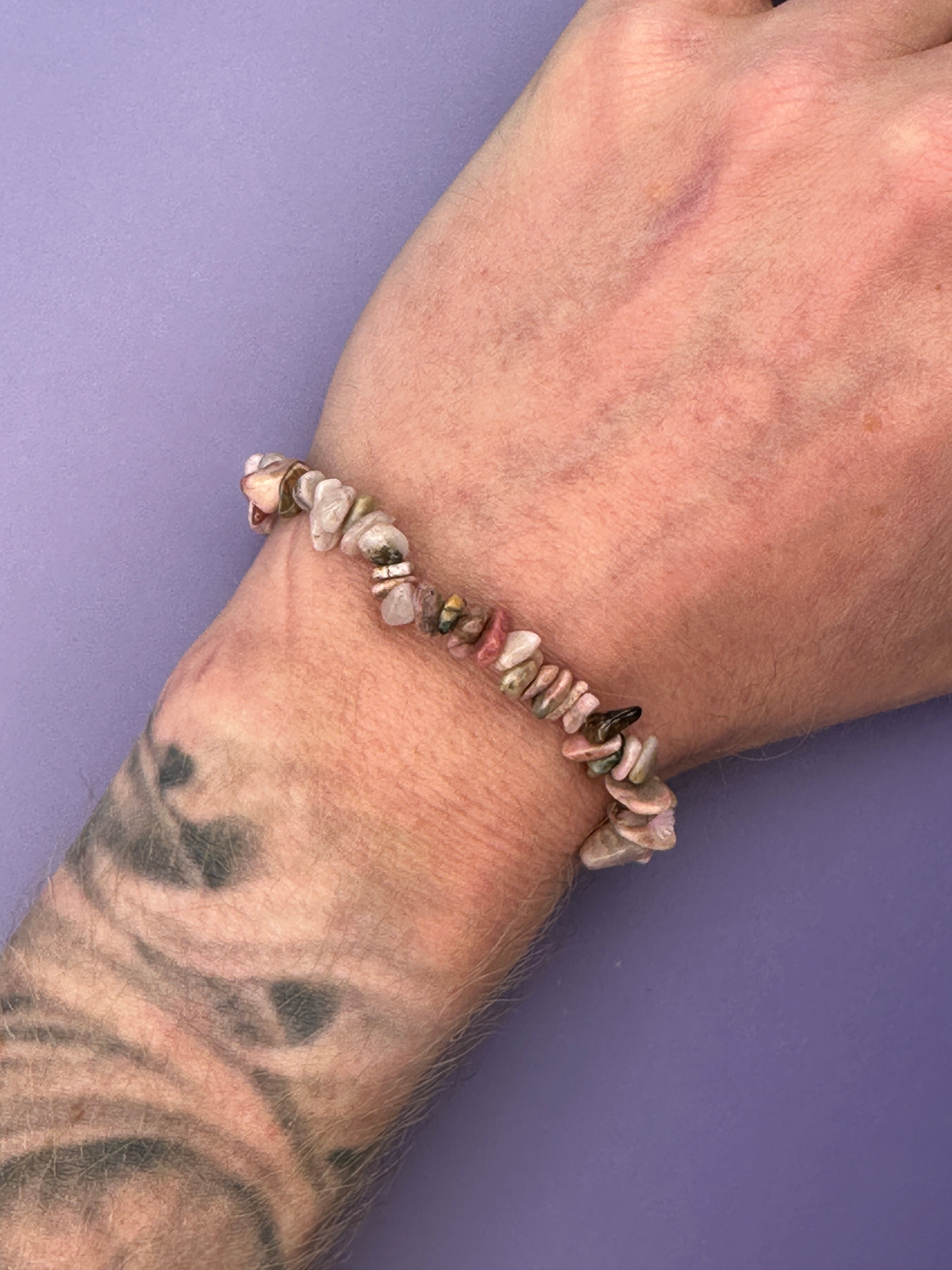 Rhodonite - Crystal chip bracelet
